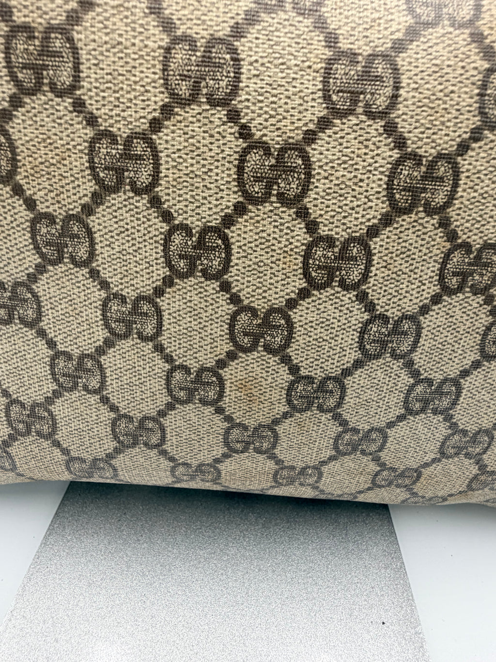 Gucci GG Supreme Portfolio Clutch