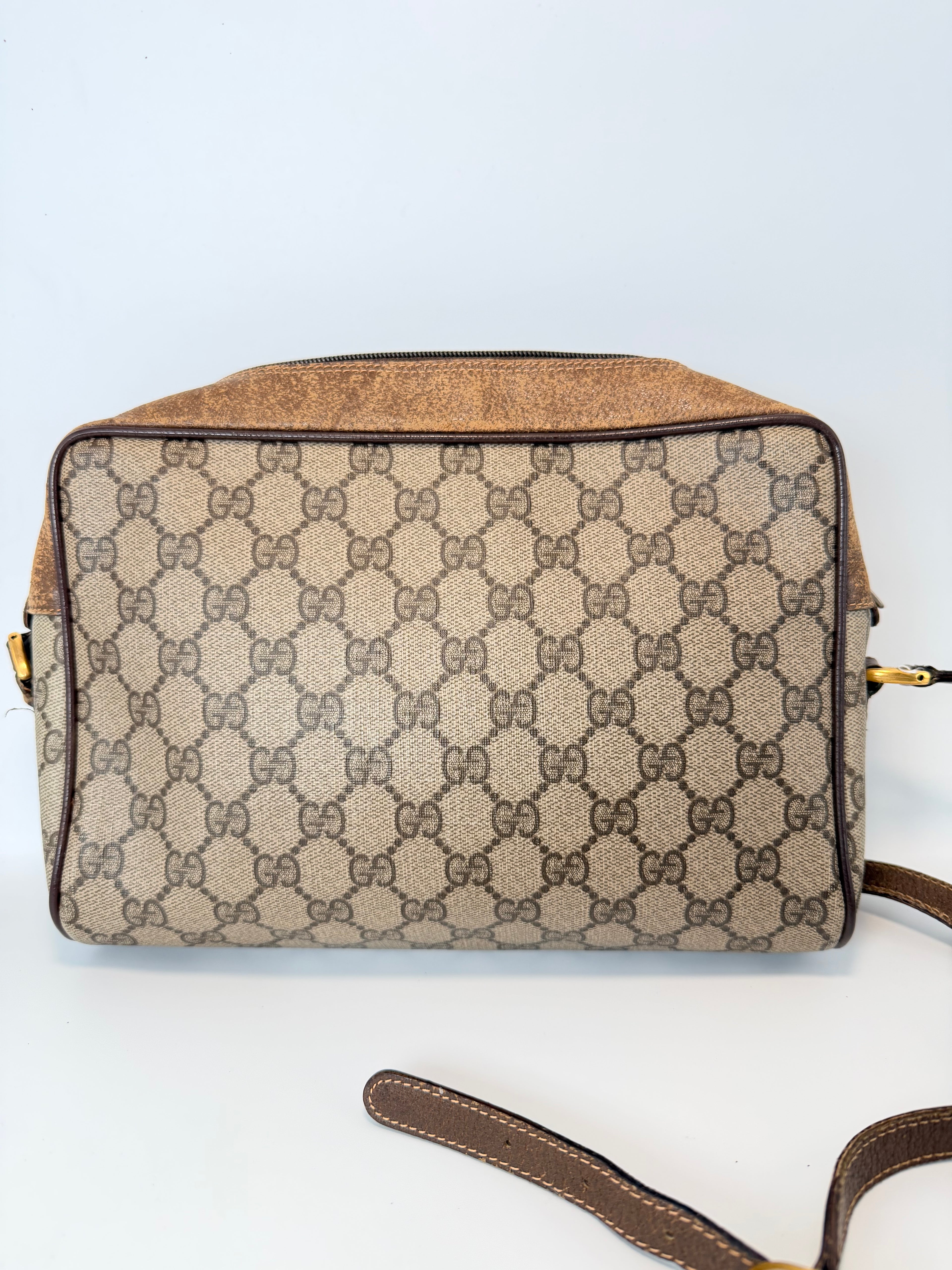GUCCI Vintage GG Supreme Crossbody – Classic Web Stripe