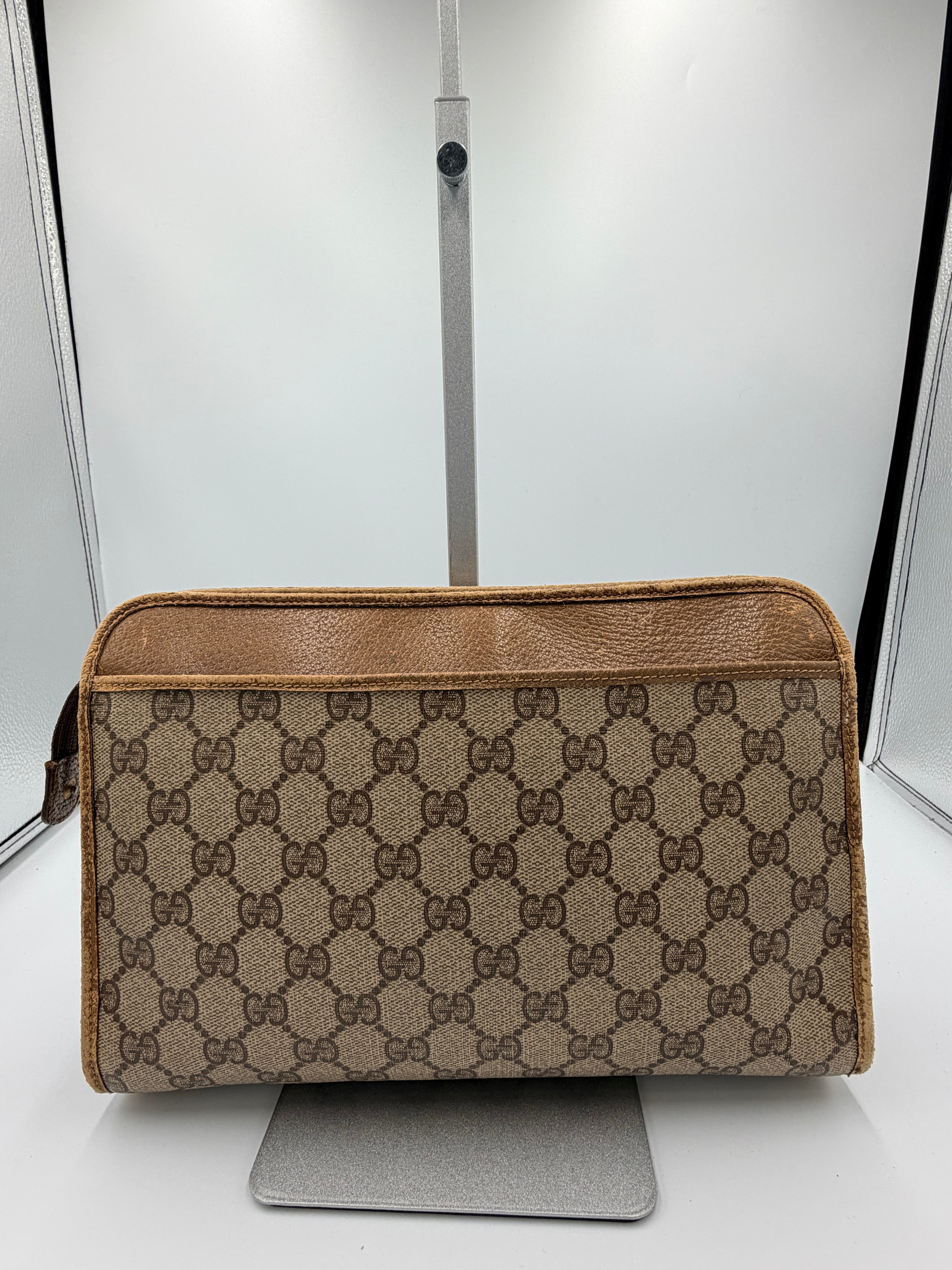 Gucci GG Supreme Clutch / Portfolio Pouch