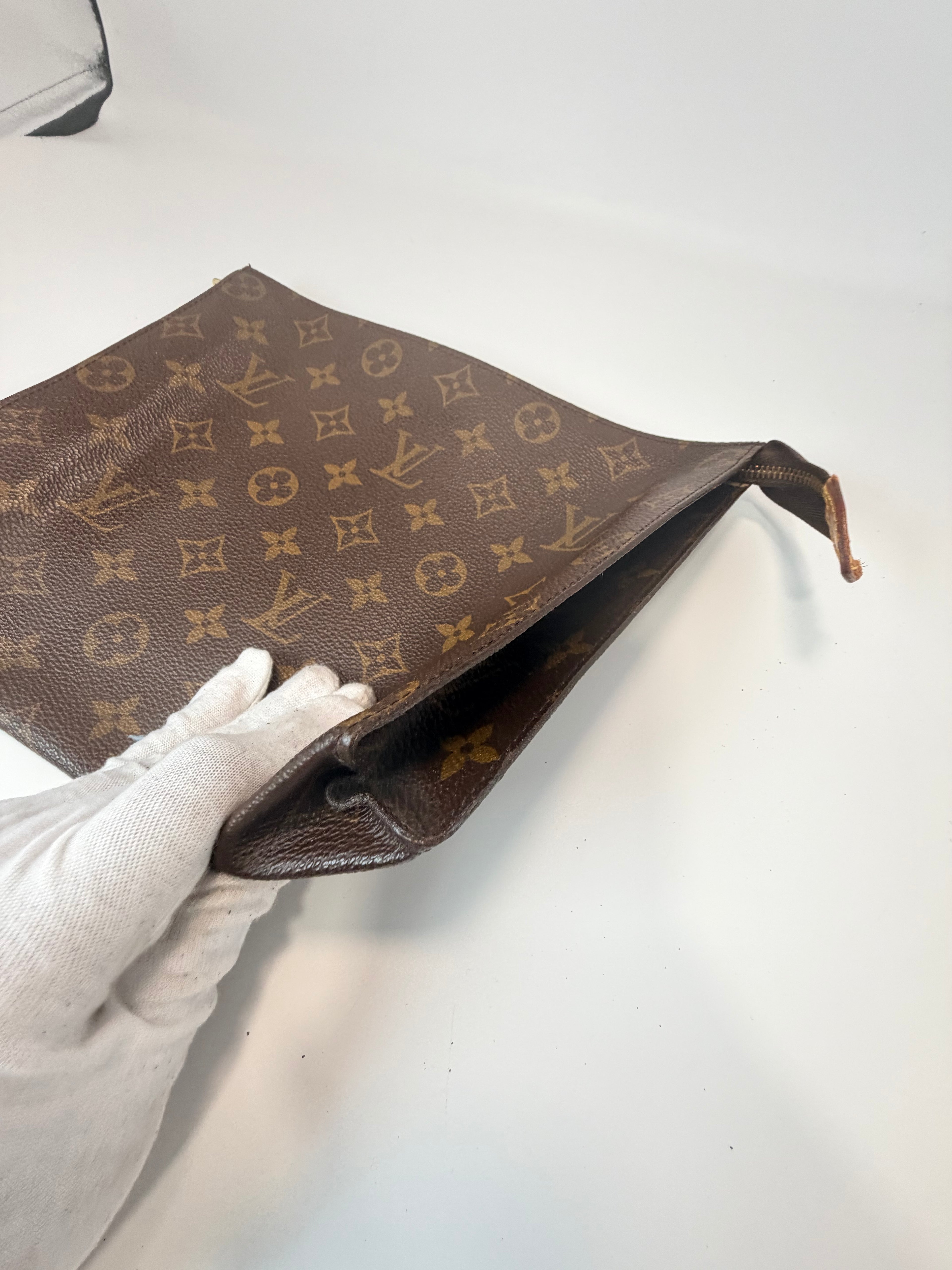 Louis Vuitton Toiletry Pouch 26 – Monogram Canvas