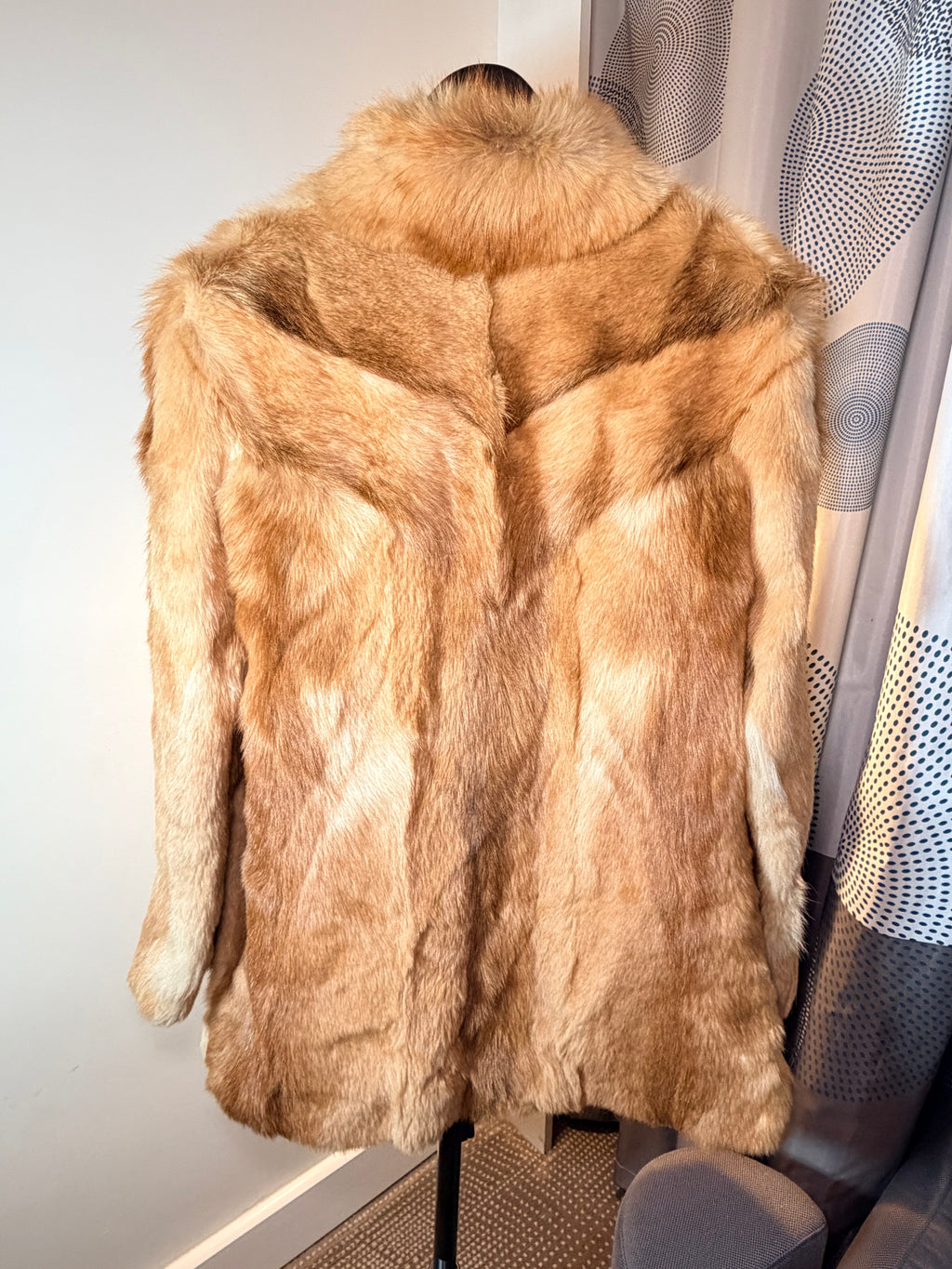 Vintage Fox Fur Coat – Crystal & Honey Tones (Medium)