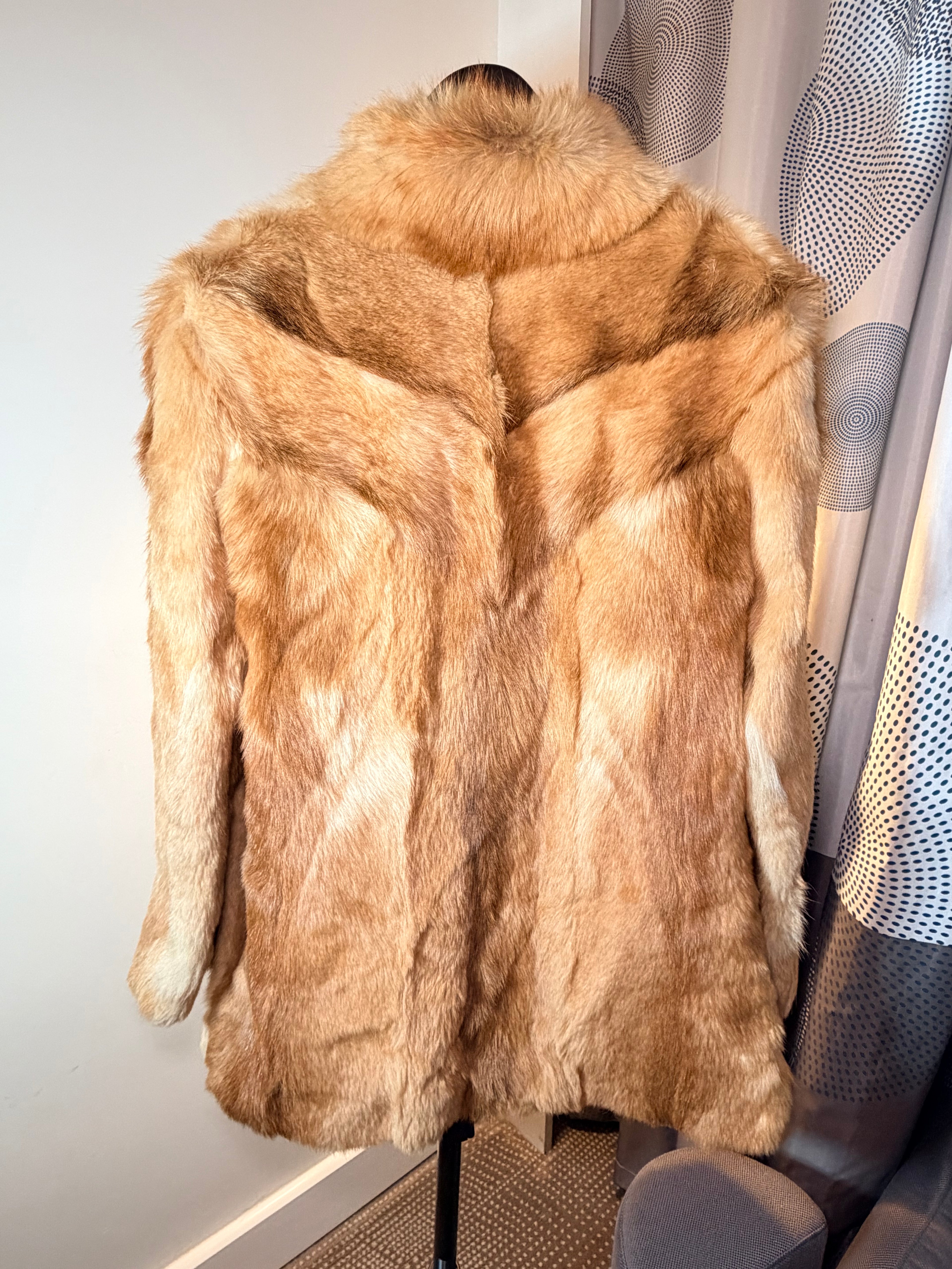 Vintage Fox Fur Coat – Crystal & Honey Tones (Medium)