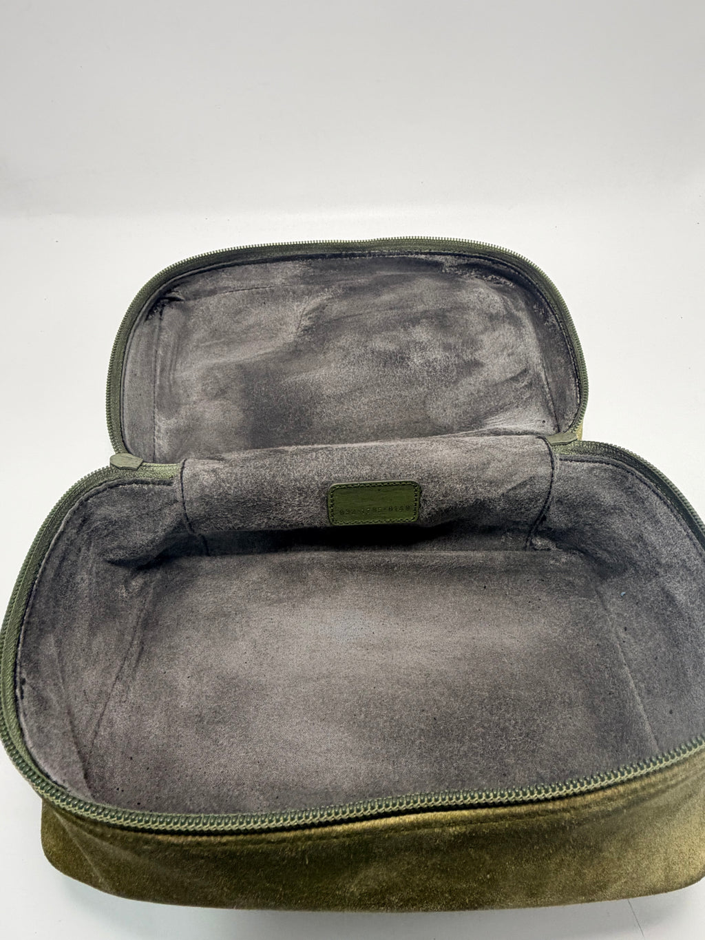 Gucci Vintage Suede Vanity Case – Olive Green