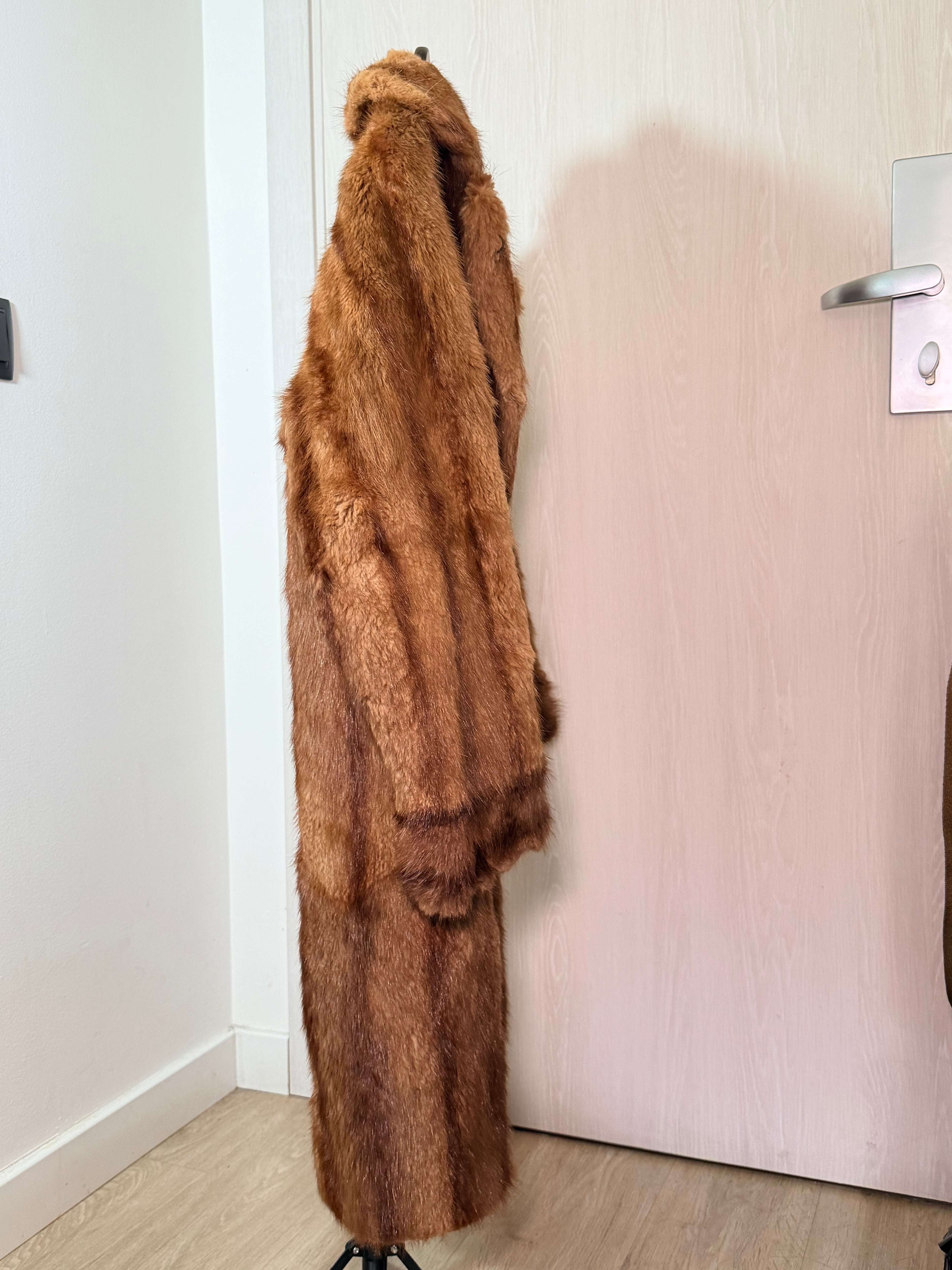 Vintage Mink Fur Coat – Mahogany / Autumn Brown (Large)