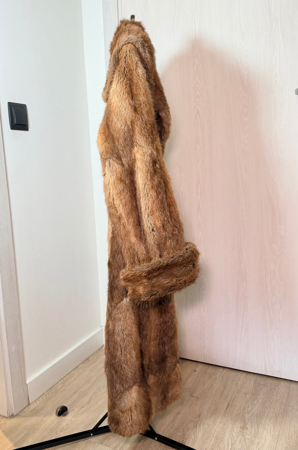 Vintage Real Full-Pelt Beaver Fur Coat – Golden Brown (Large)