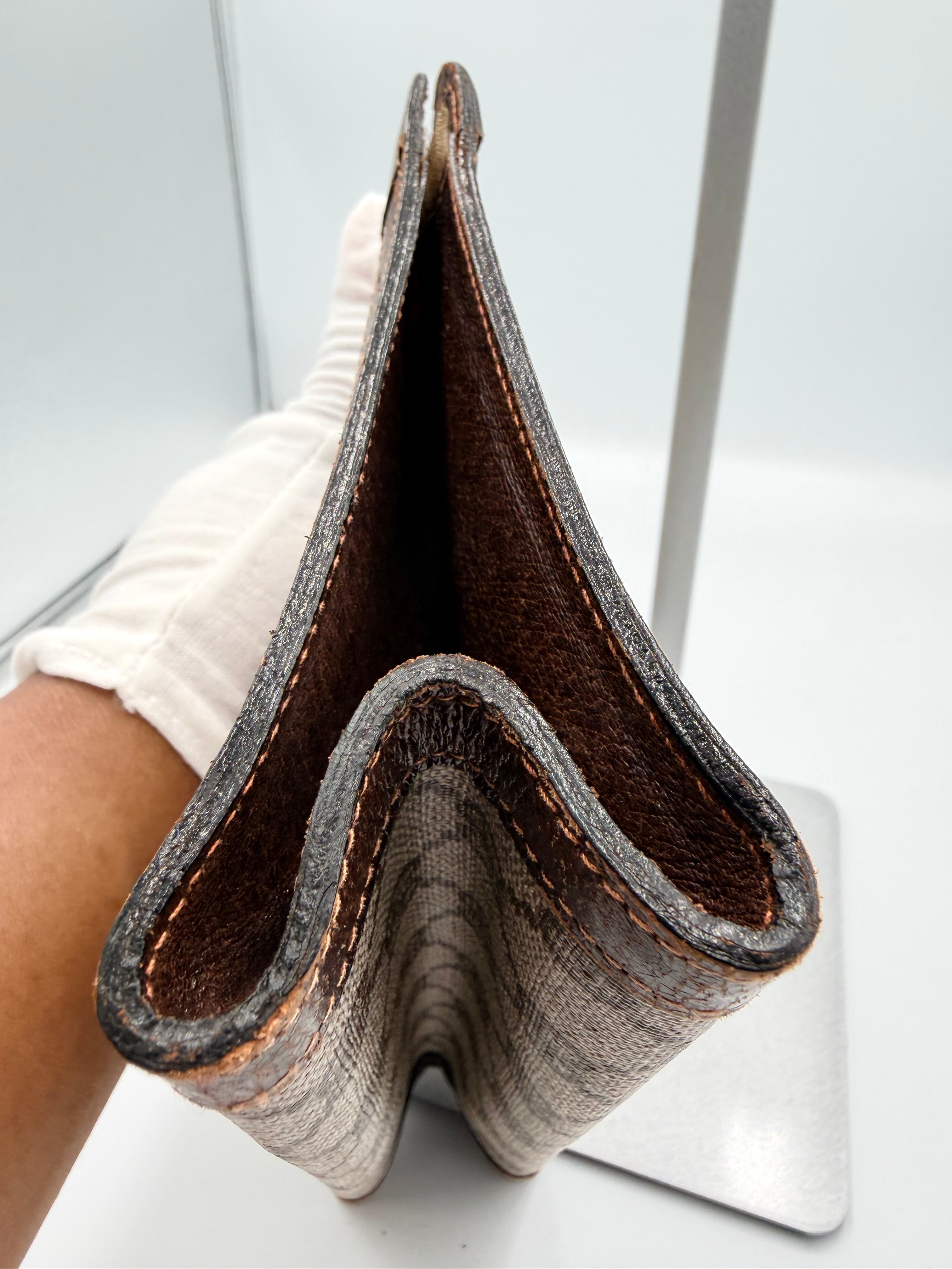 Gucci GG Supreme Portfolio Clutch