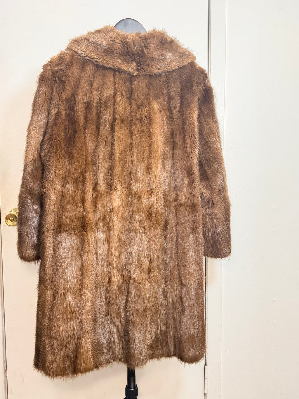 Vintage Natural Ranch Mink Fur Coat (Brown) – Large 001