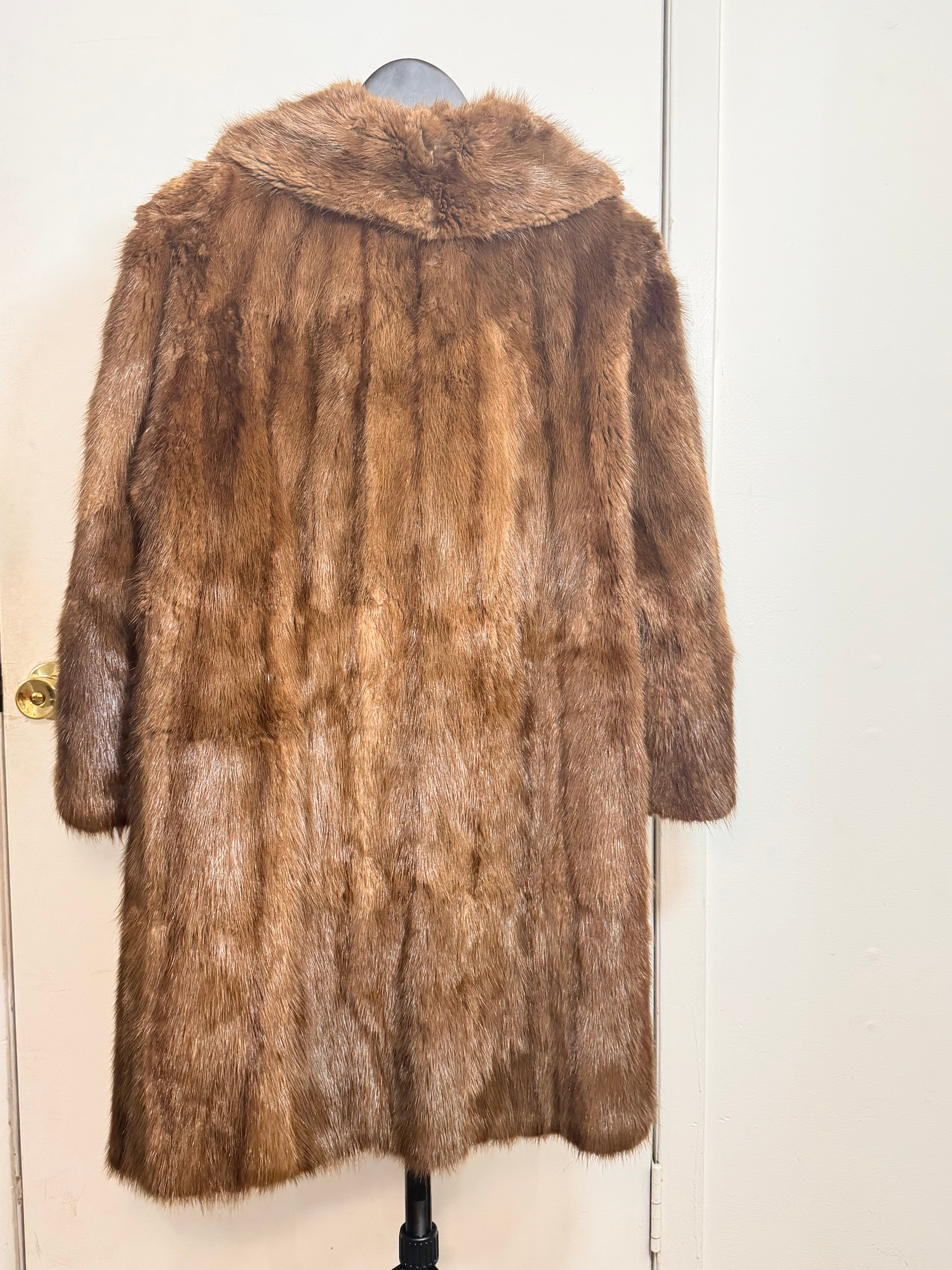 Vintage Natural Ranch Mink Fur Coat (Brown) – Large 001