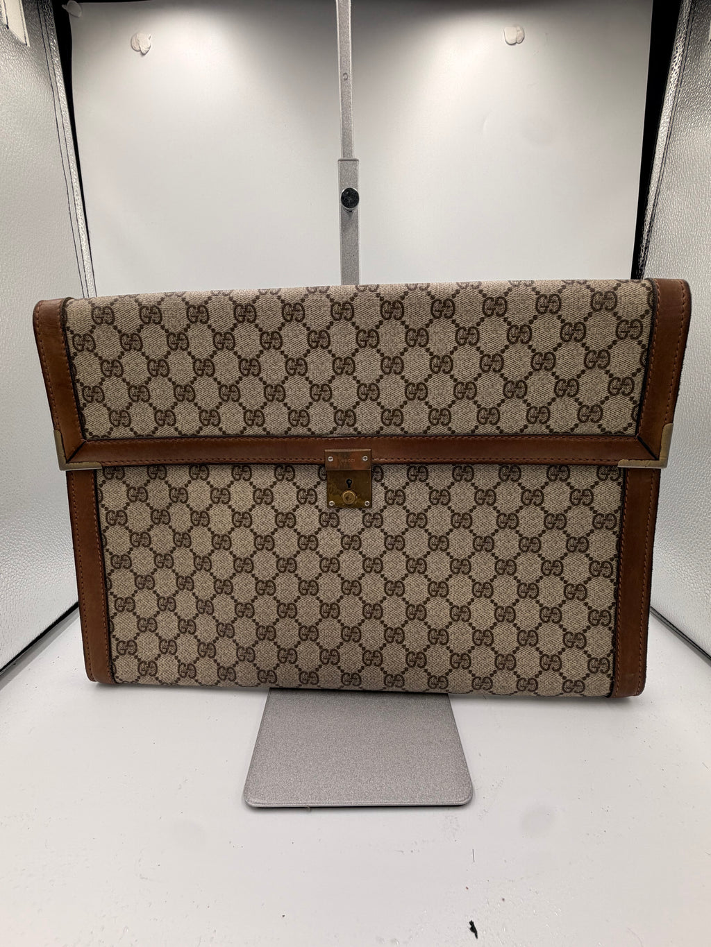Gucci GG Supreme Portfolio Clutch