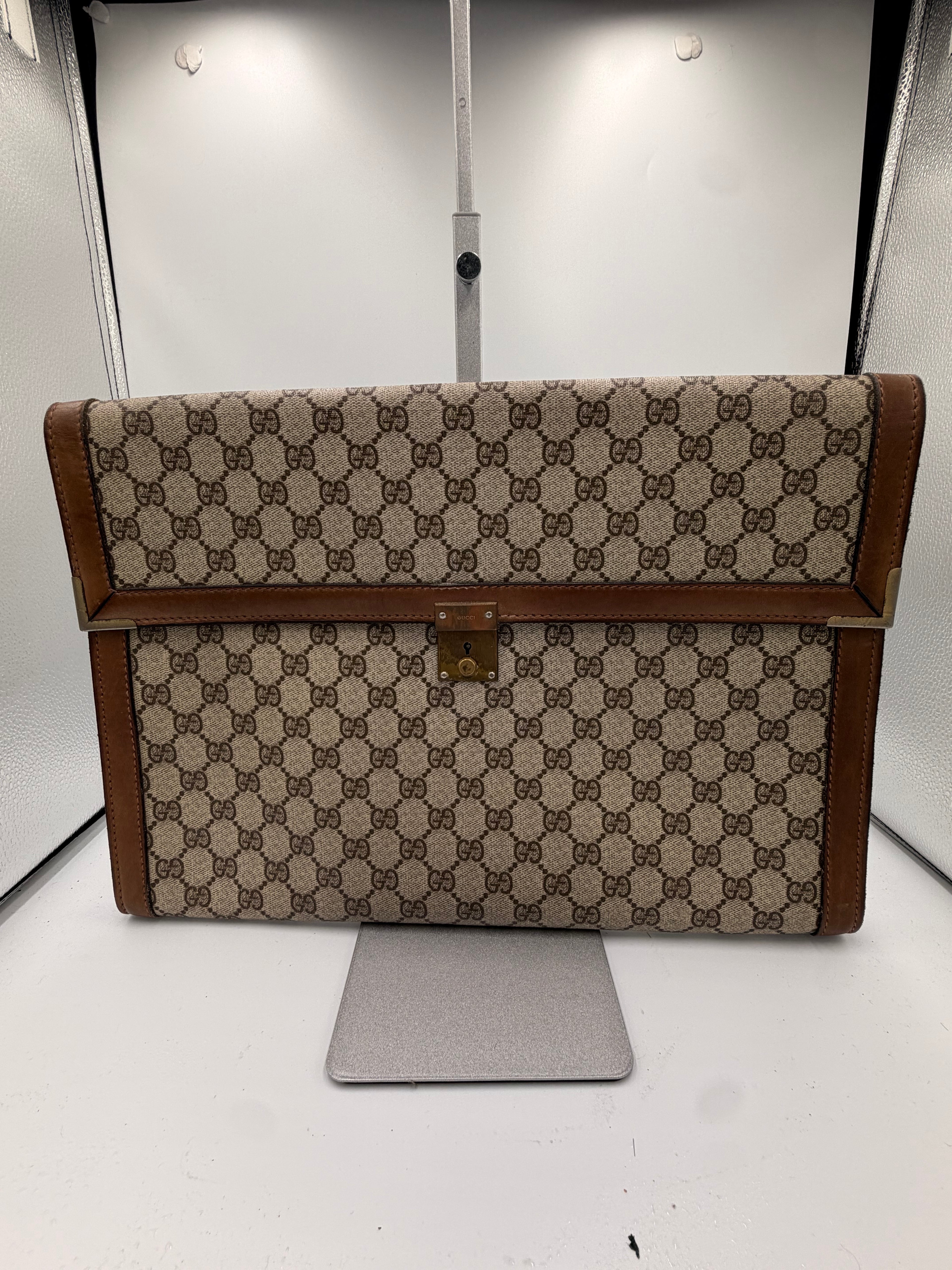 Gucci GG Supreme Portfolio Clutch