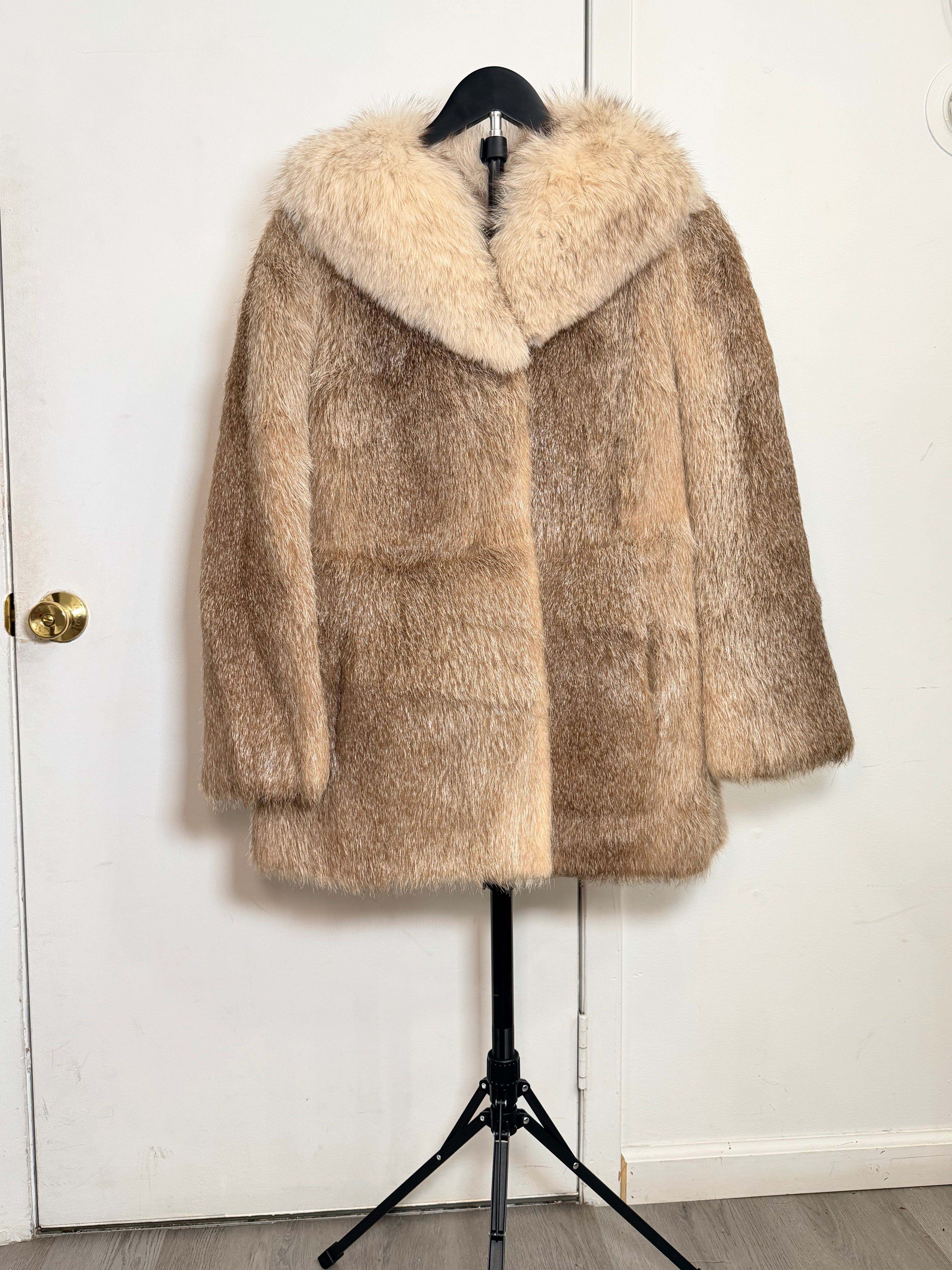 Vintage Beaver Fur Coat with Fox Collar (Natural) – Large 006