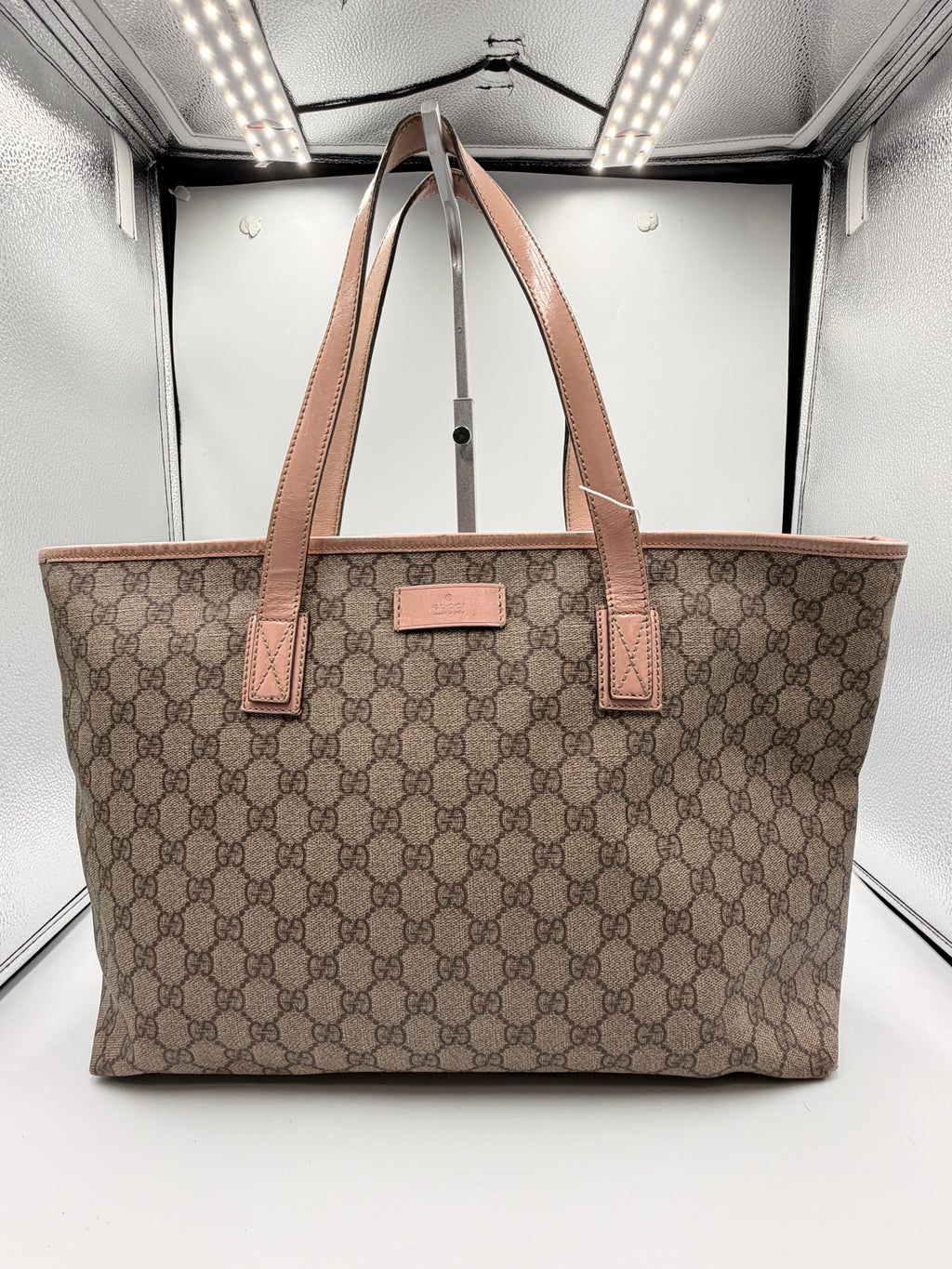 Gucci GG Supreme Tote Bag in Pink