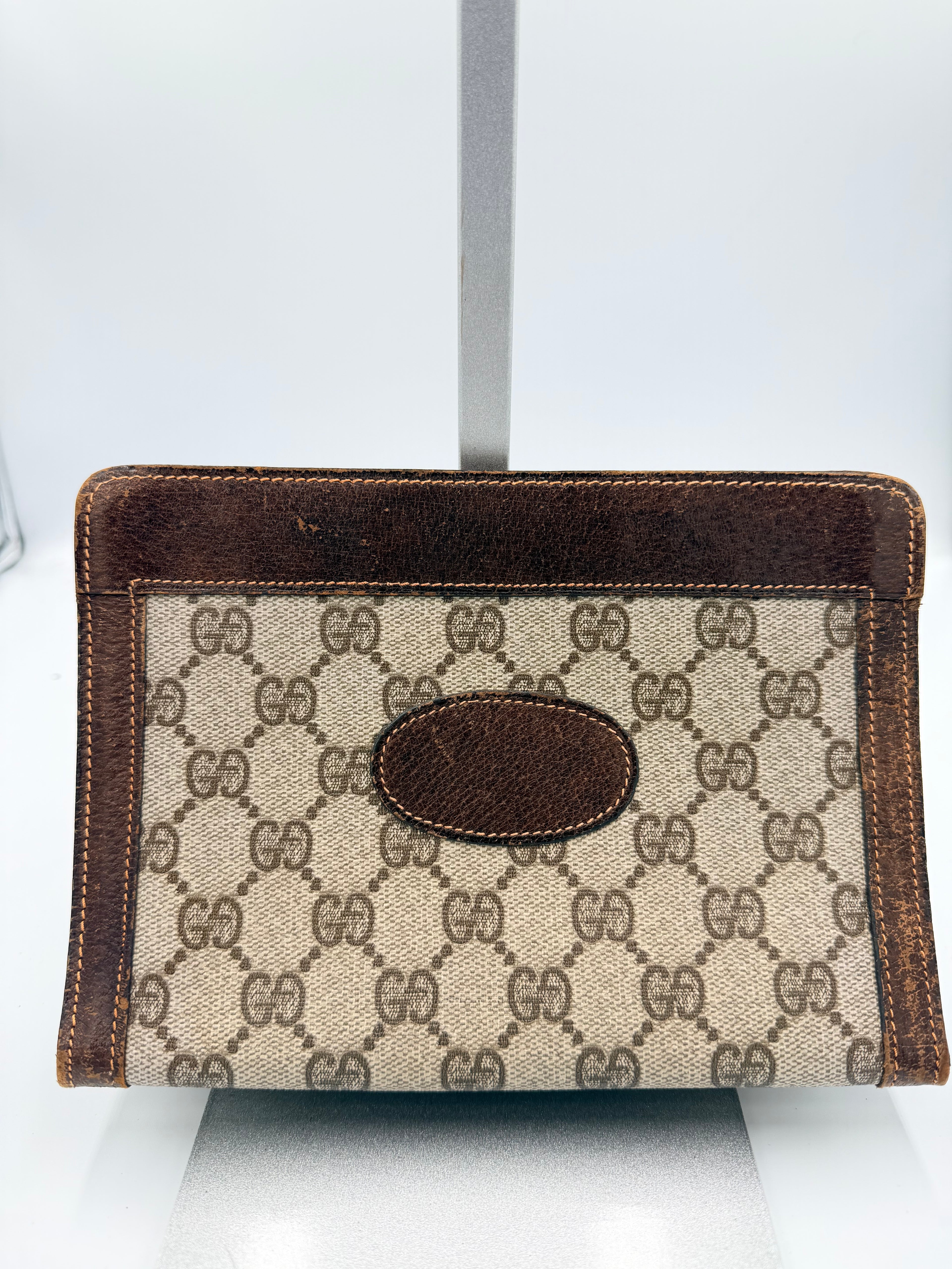 Gucci GG Supreme Portfolio Clutch