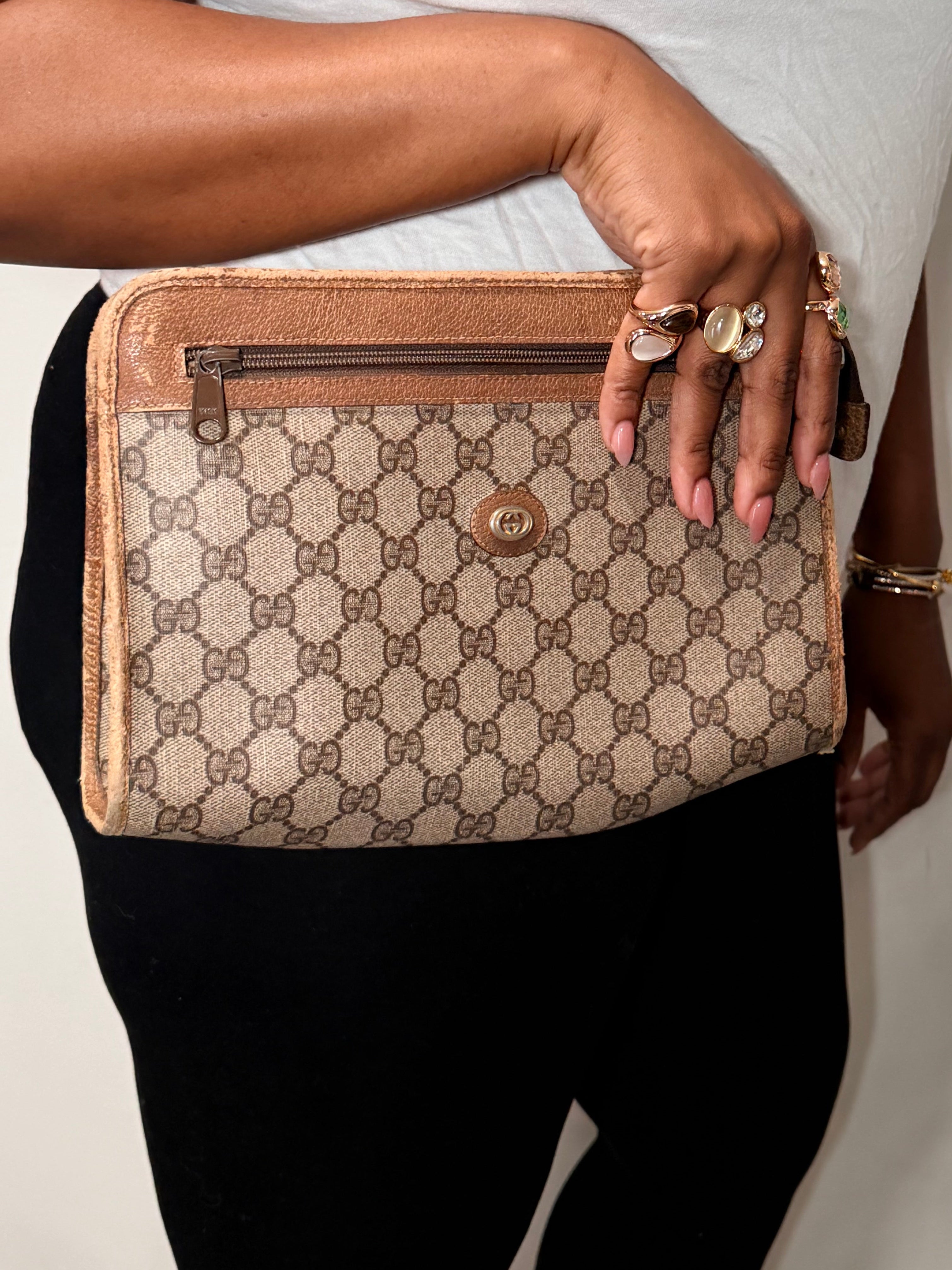 Gucci GG Supreme Clutch / Portfolio Pouch