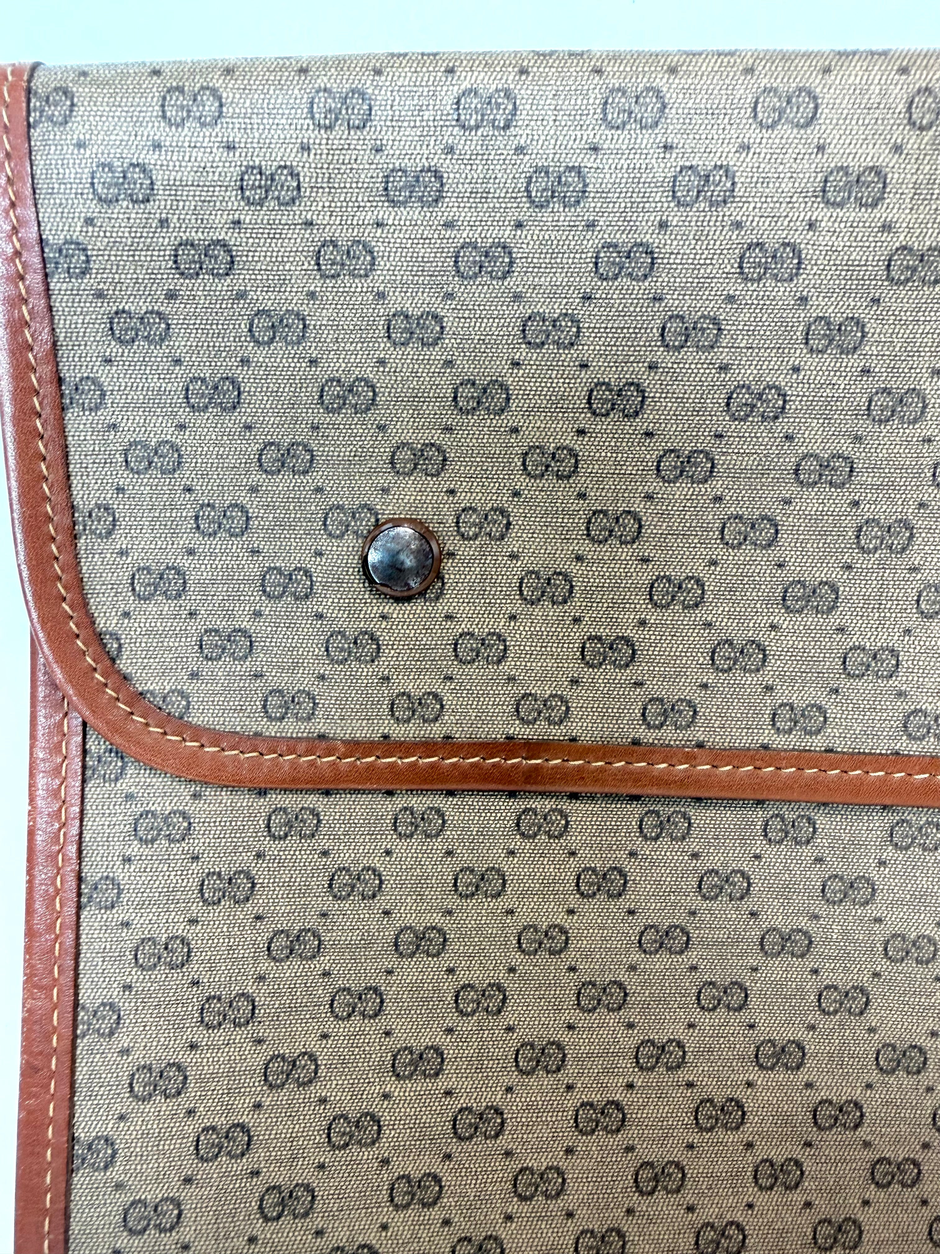 Gucci Document Case / Laptop Sleeve / Large Clutch – Vintage GG Canvas