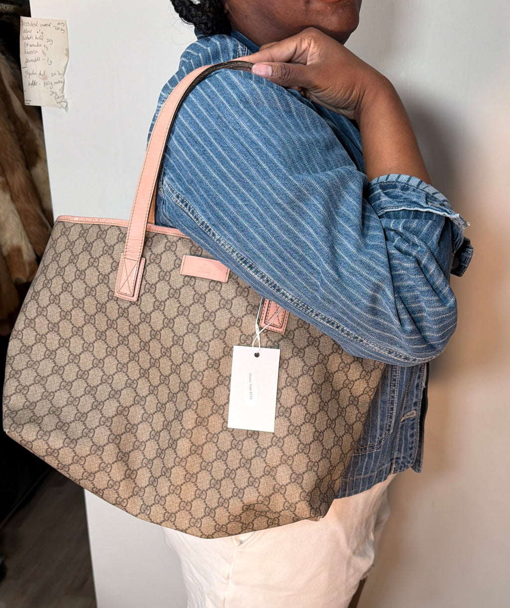 Gucci GG Supreme Tote Bag in Pink