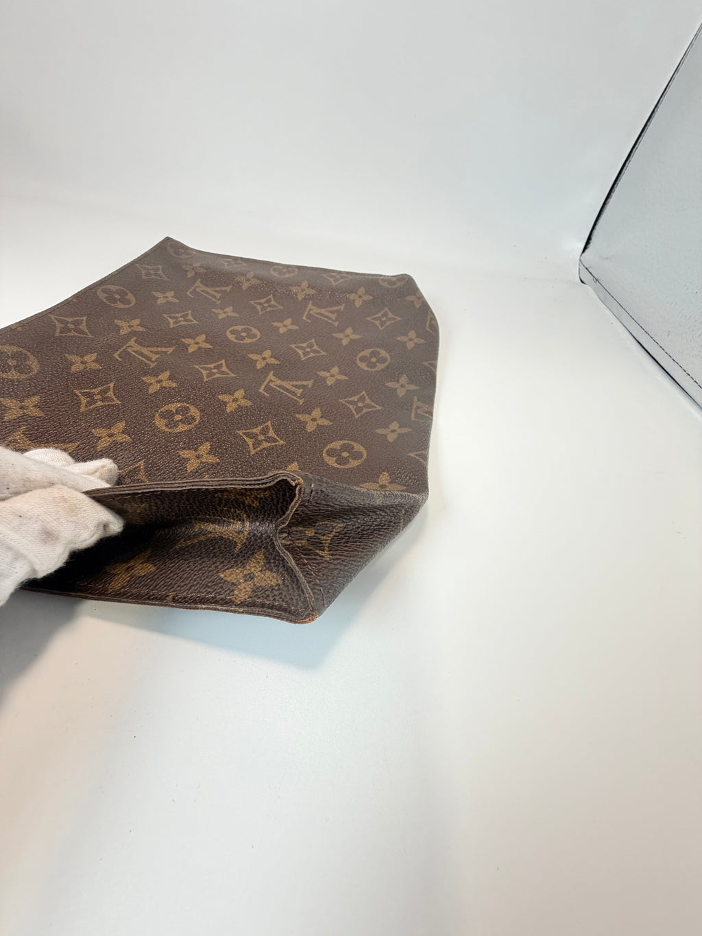 Louis Vuitton Toiletry Pouch 26 – Monogram Canvas