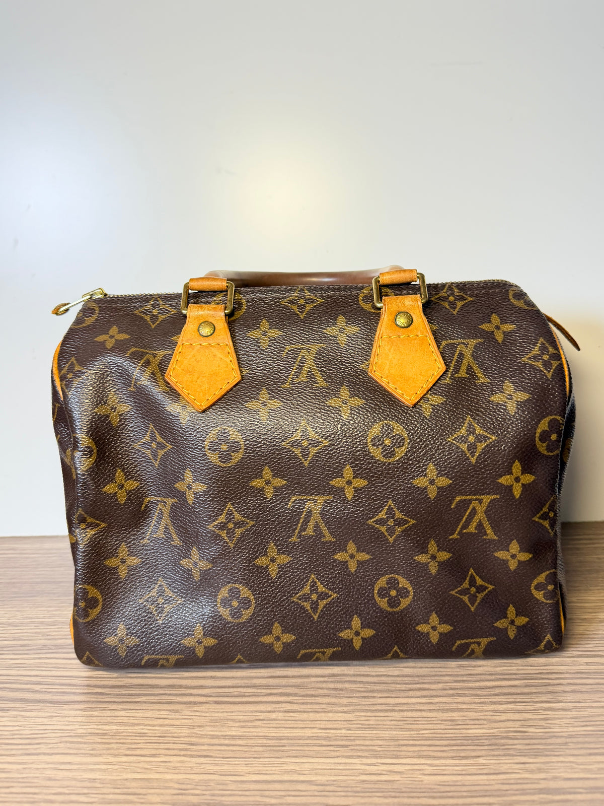 Louis Vuitton Monogram Speedy 25