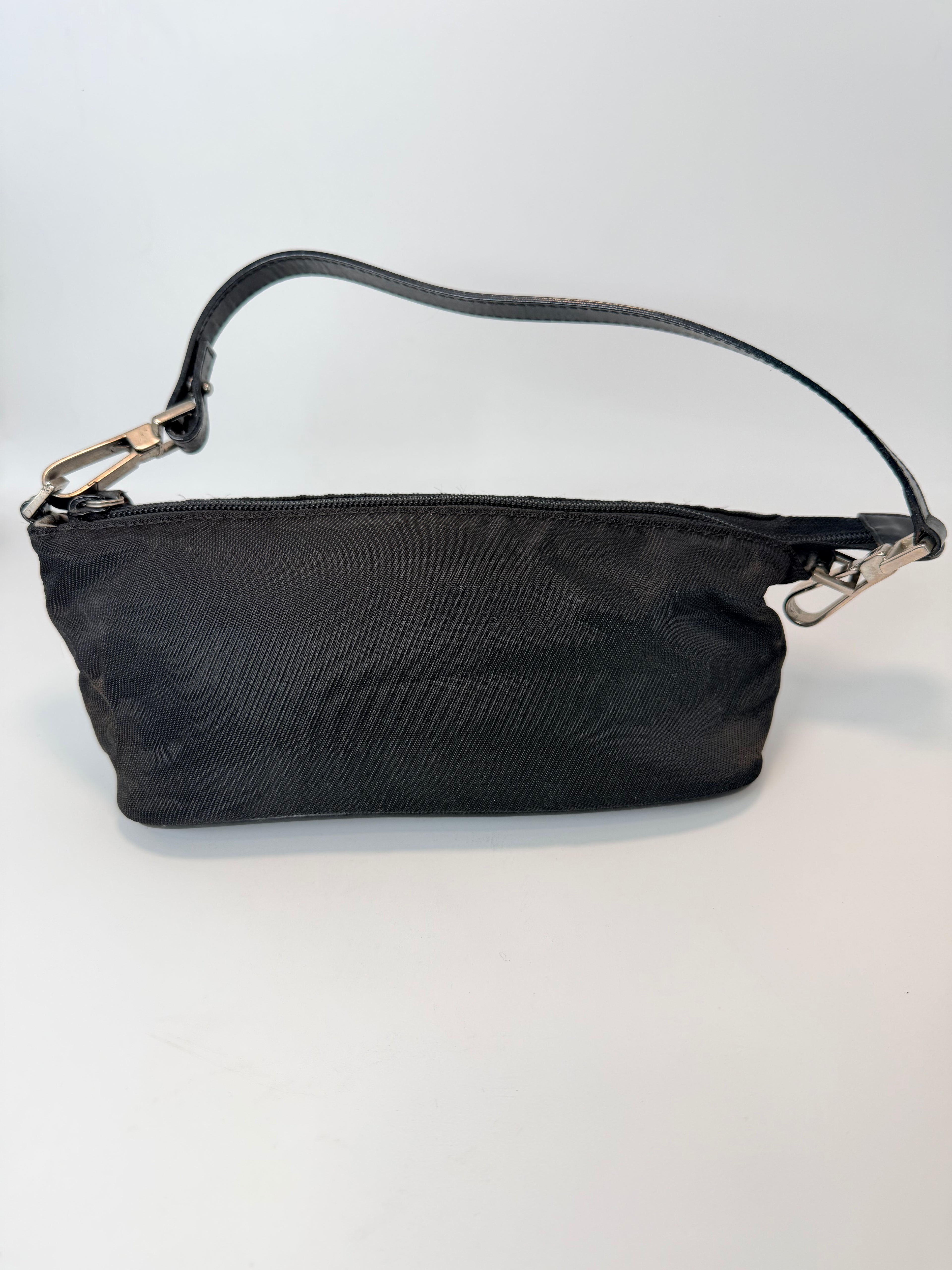 GUCCI Vintage Nylon Shoulder Bag – Black