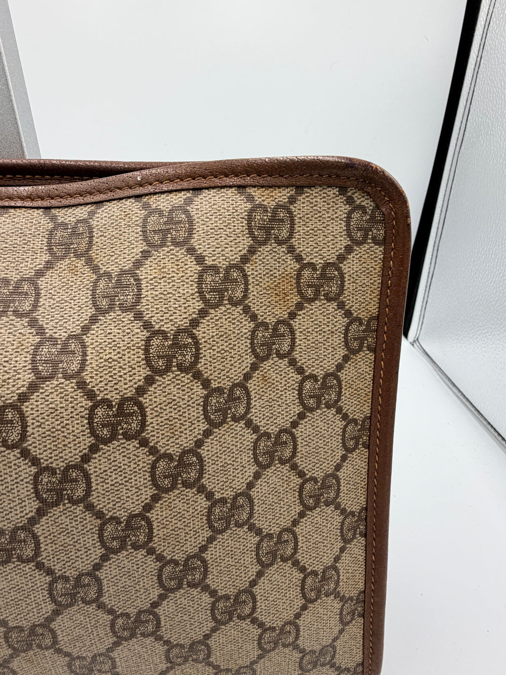 Gucci GG Supreme Portfolio Clutch