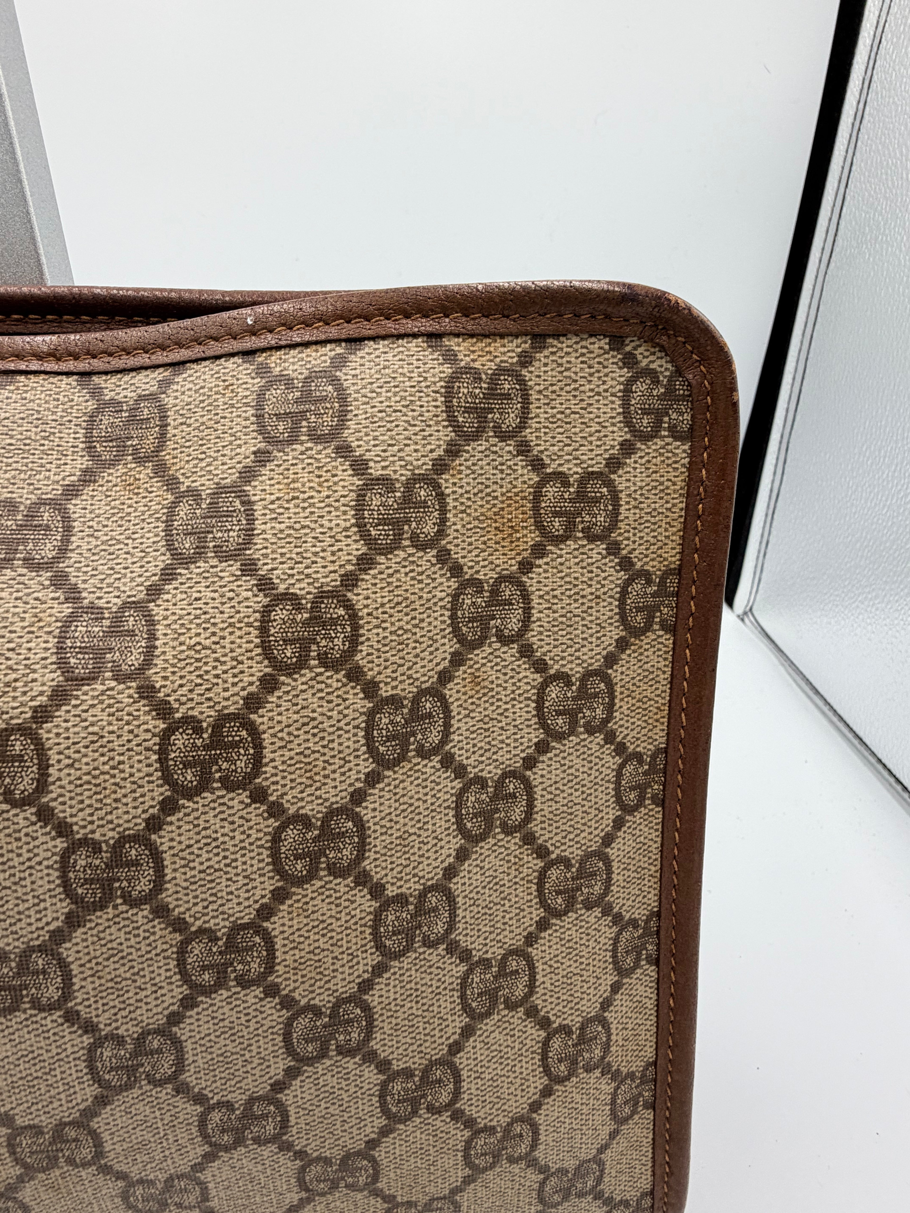 Gucci GG Supreme Portfolio Clutch