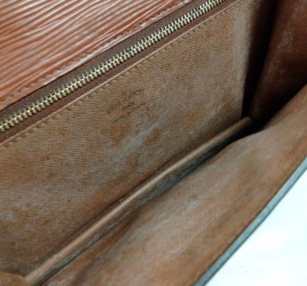Louis Vuitton Epi Série Dragonne Clutch – Kenyan Fawn