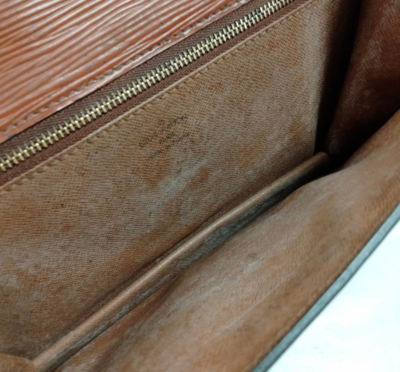 Louis Vuitton Epi Série Dragonne Clutch – Kenyan Fawn