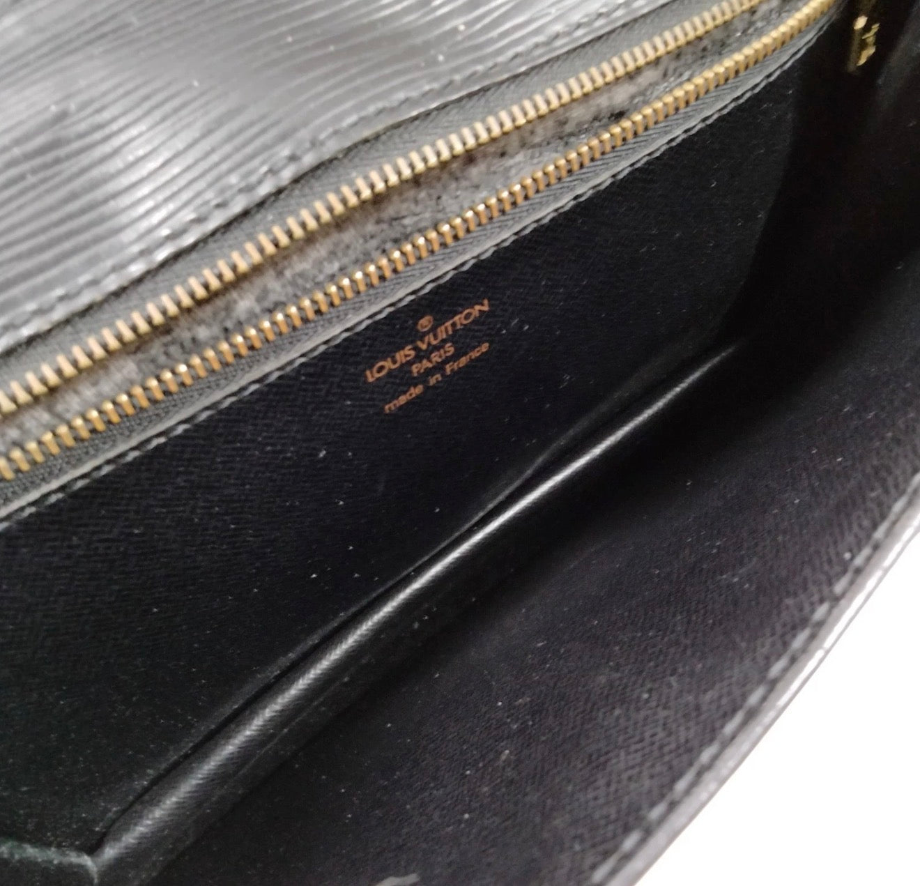 Louis Vuitton Epi Série Dragonne Clutch – Black