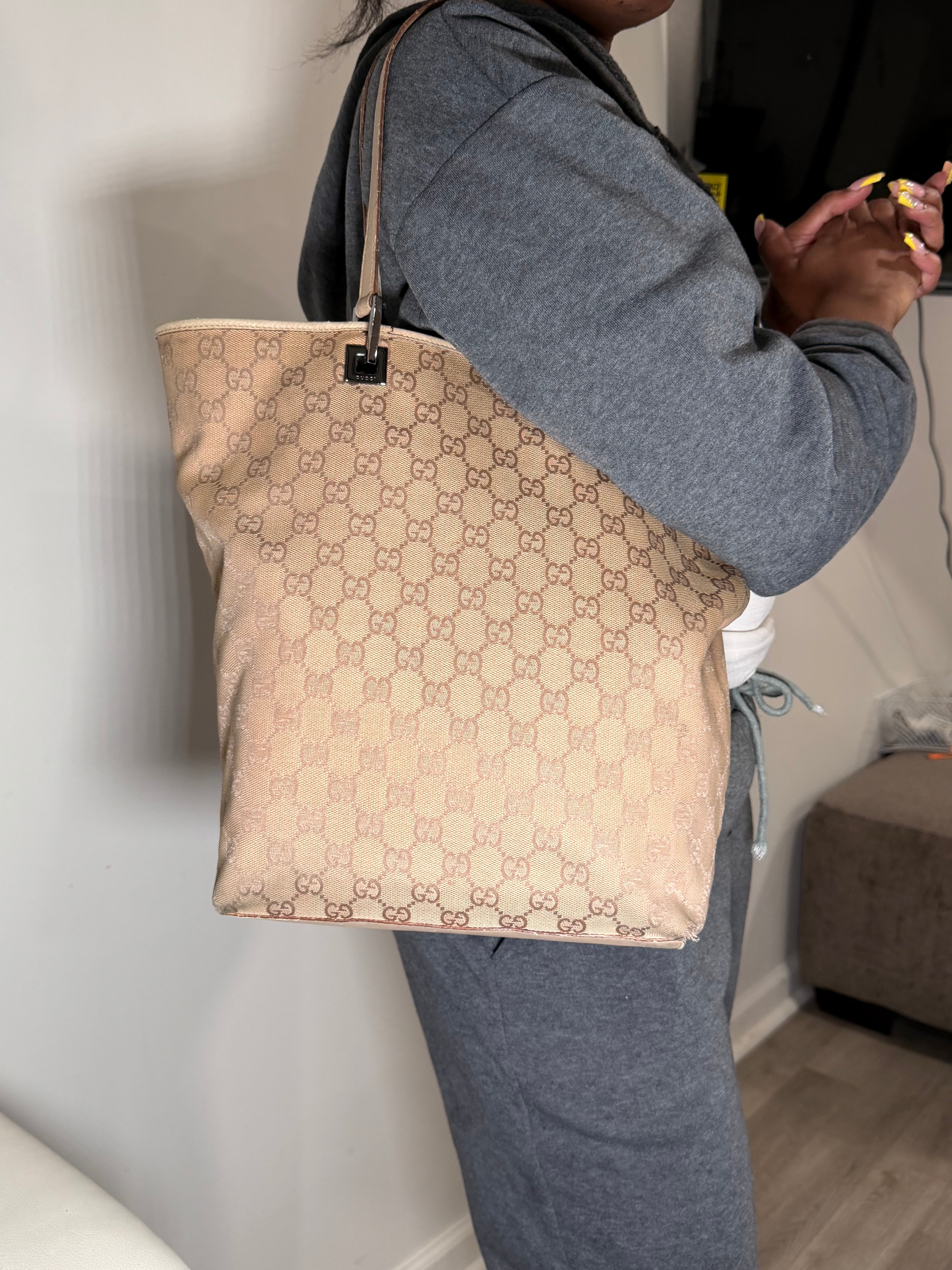 Gucci GG Canvas Tote (Beige)