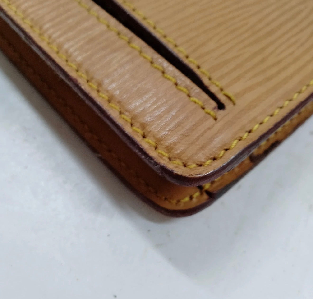 Louis Vuitton Epi Série Dragonne Clutch – Beige