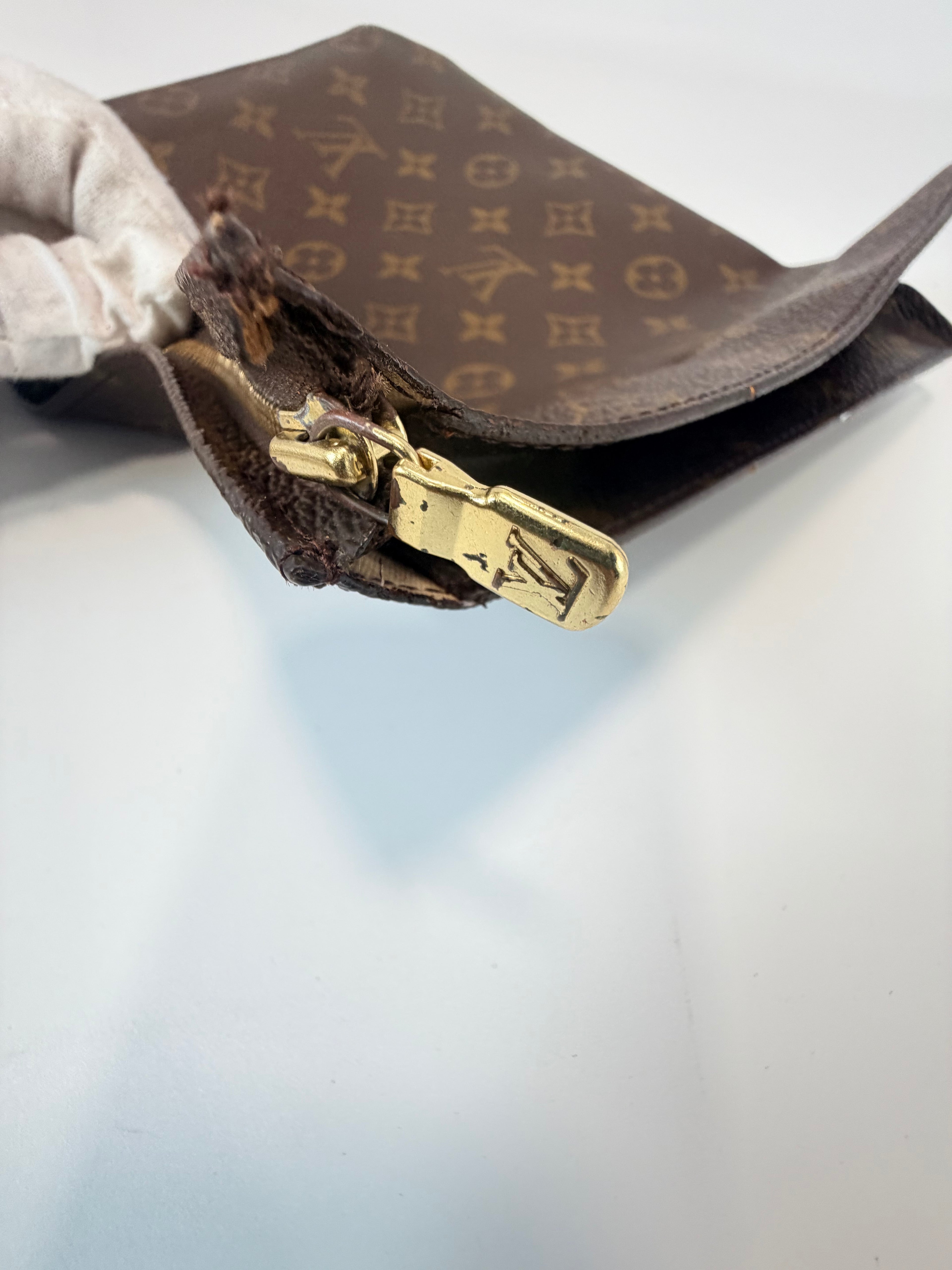 Louis Vuitton Toiletry Pouch 26 – Monogram Canvas