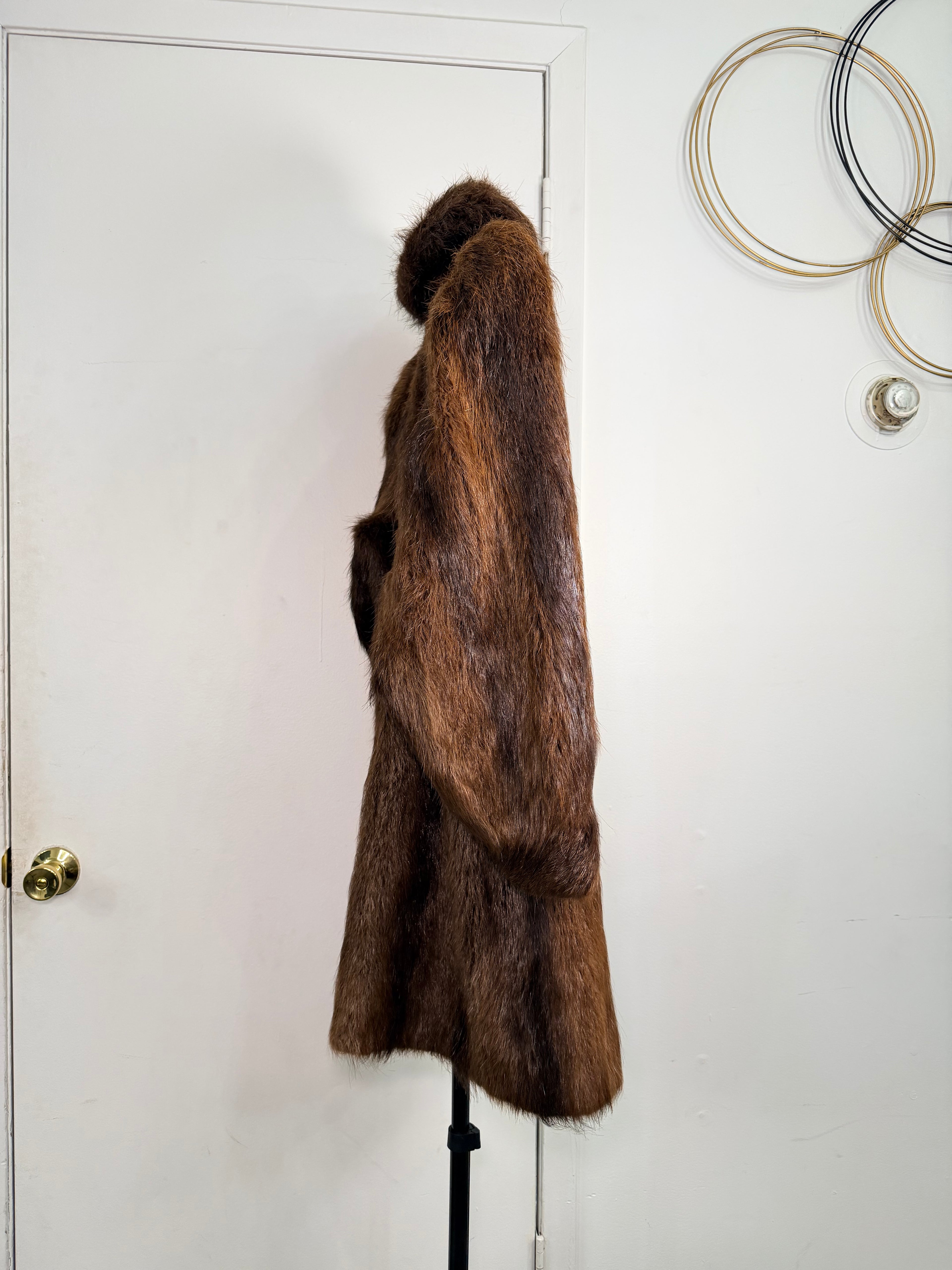 Vintage Beaver Fur Coat – Warm Chestnut Brown (Large)