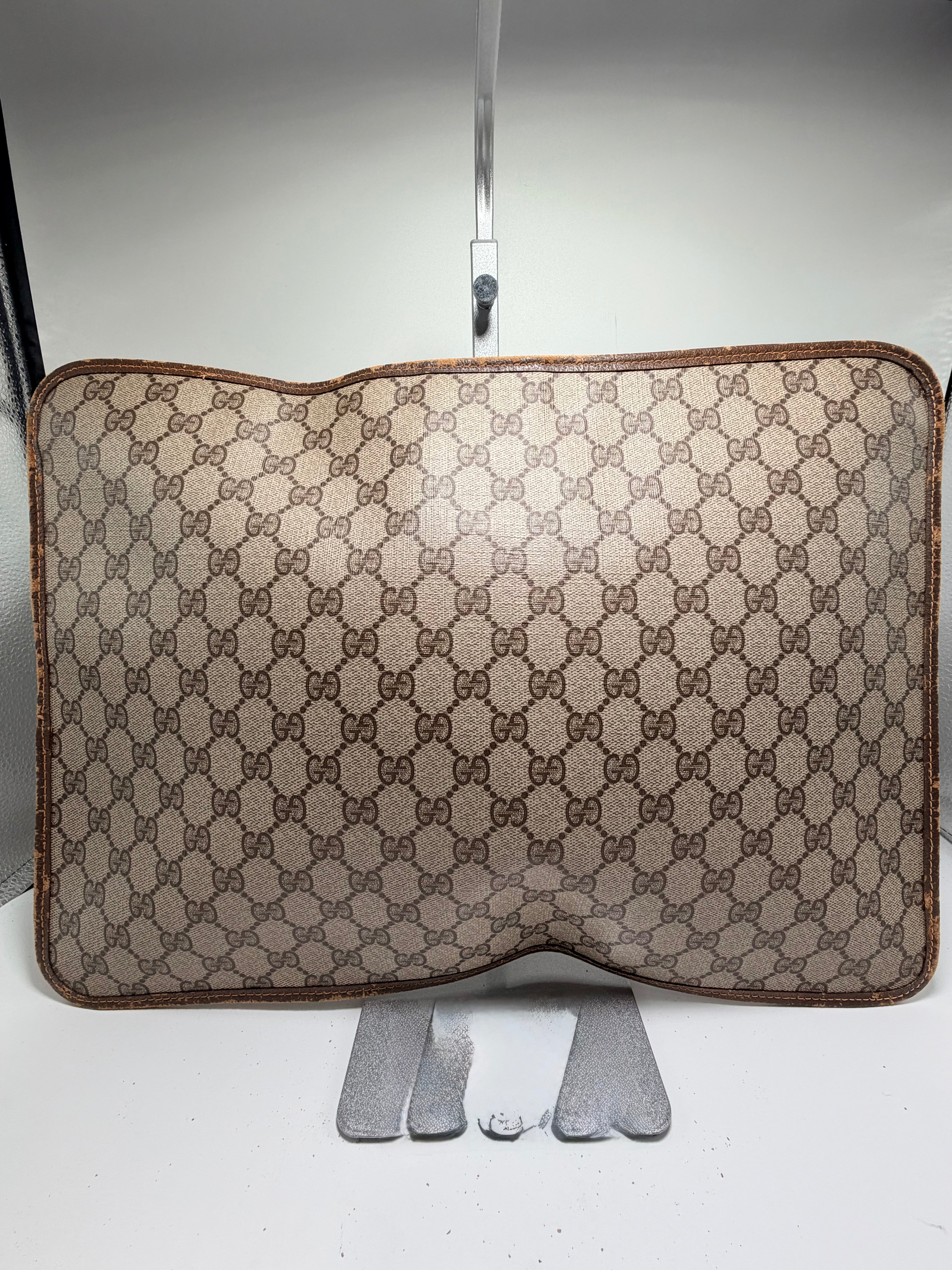 Gucci GG Supreme Portfolio Clutch – Web Stripe