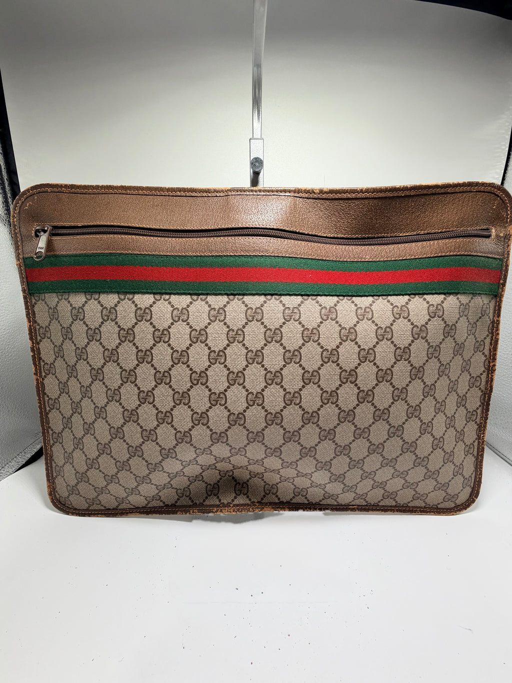 Gucci GG Supreme Portfolio Clutch – Web Stripe