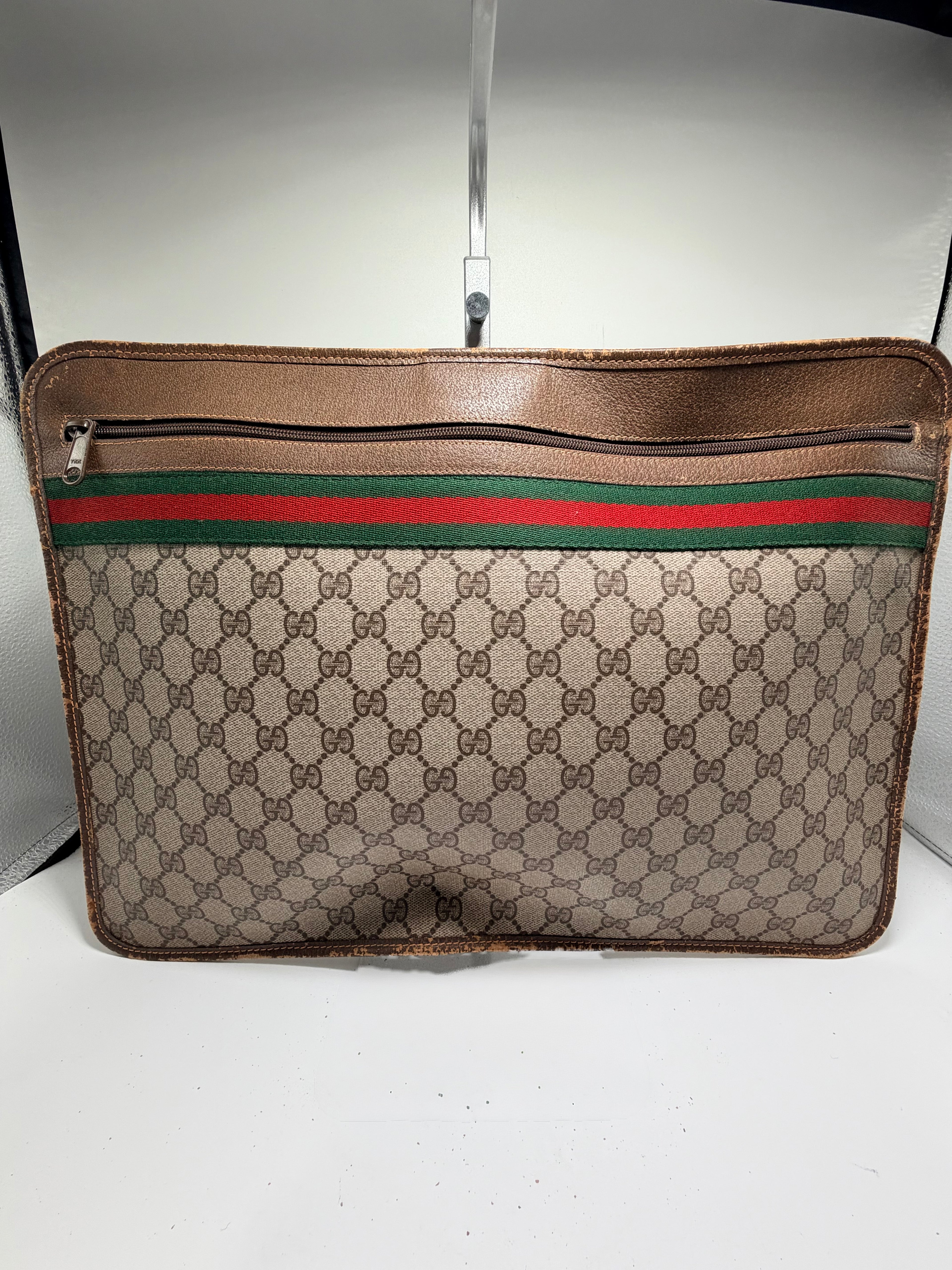 Gucci GG Supreme Portfolio Clutch – Web Stripe