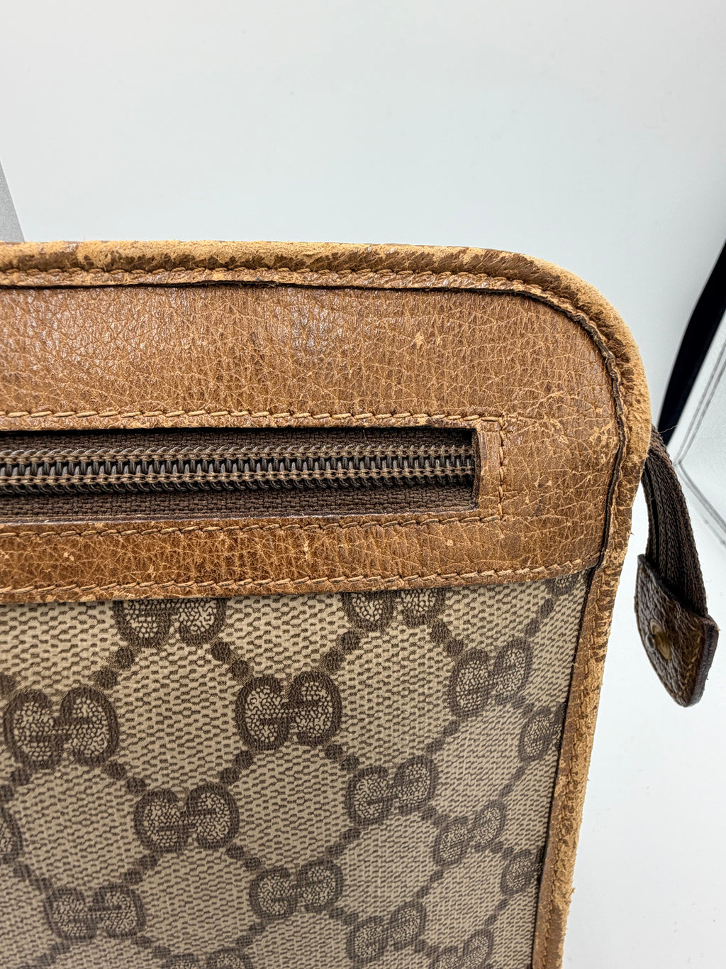 Gucci GG Supreme Clutch / Portfolio Pouch