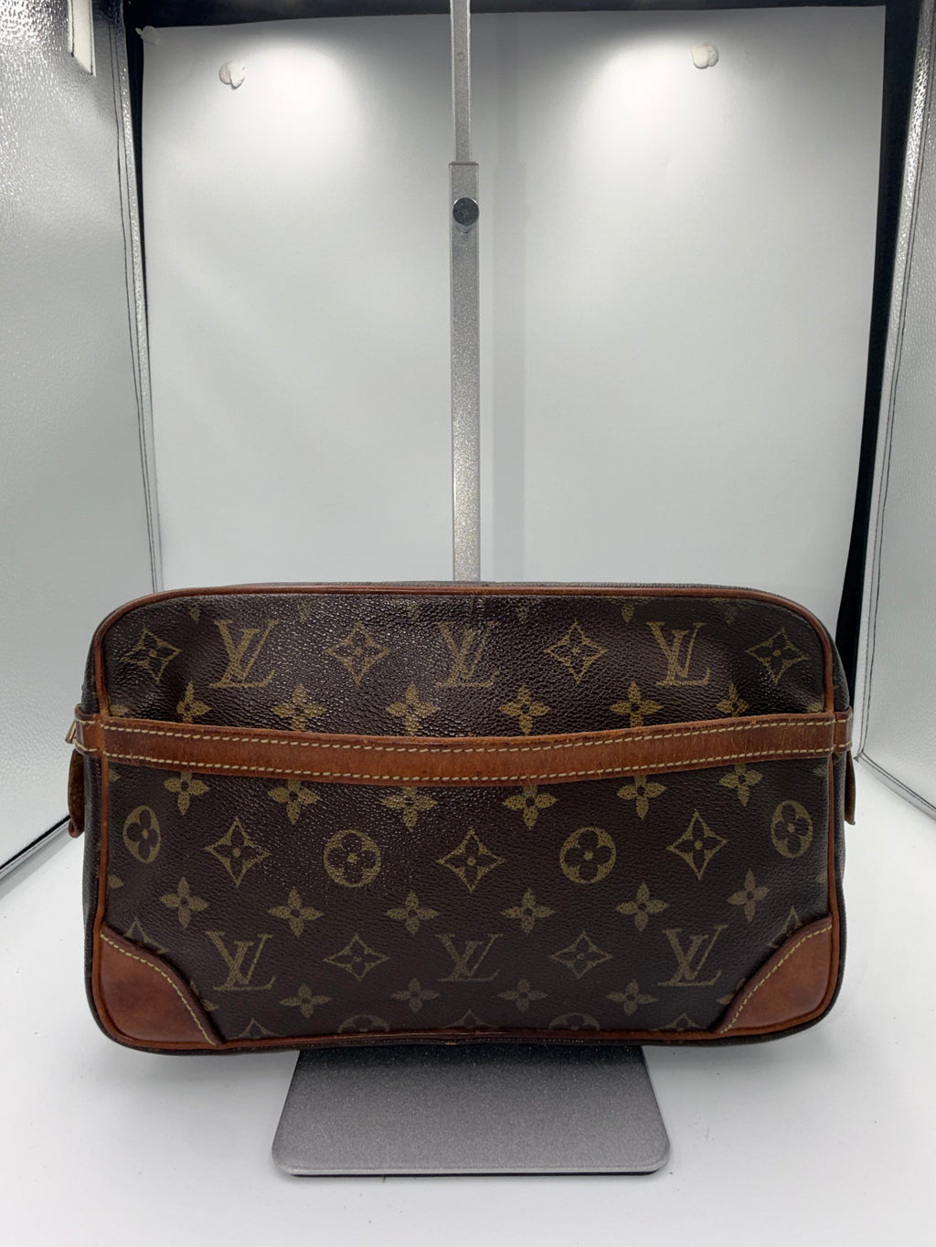 Louis Vuitton Compiègne 28 Clutch Bag