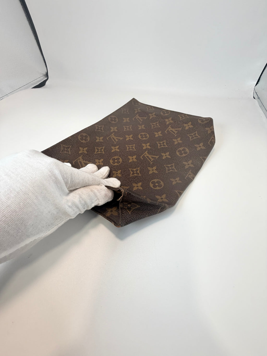 Louis Vuitton Toiletry Pouch 26 – Monogram Canvas