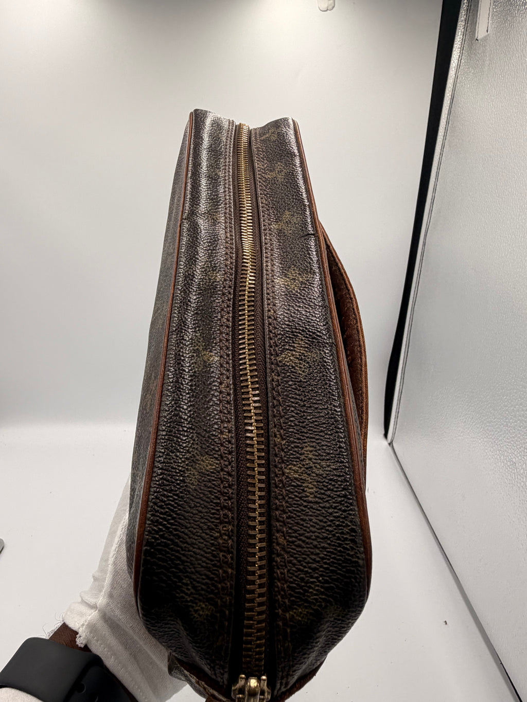 Louis Vuitton Compiègne 28 Clutch Bag