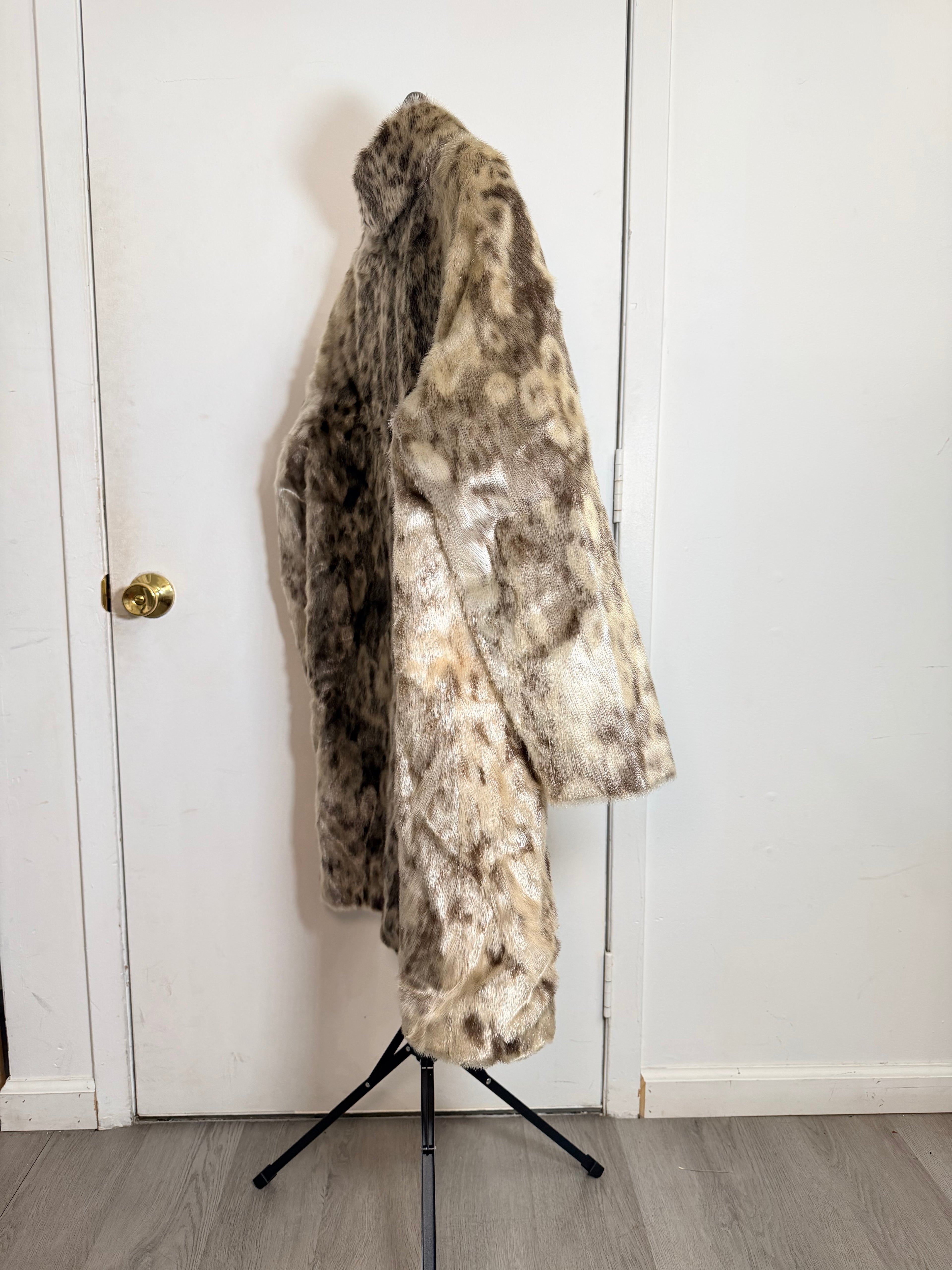 Vintage Leopard Seal Fur Coat (Natural) – XL 003