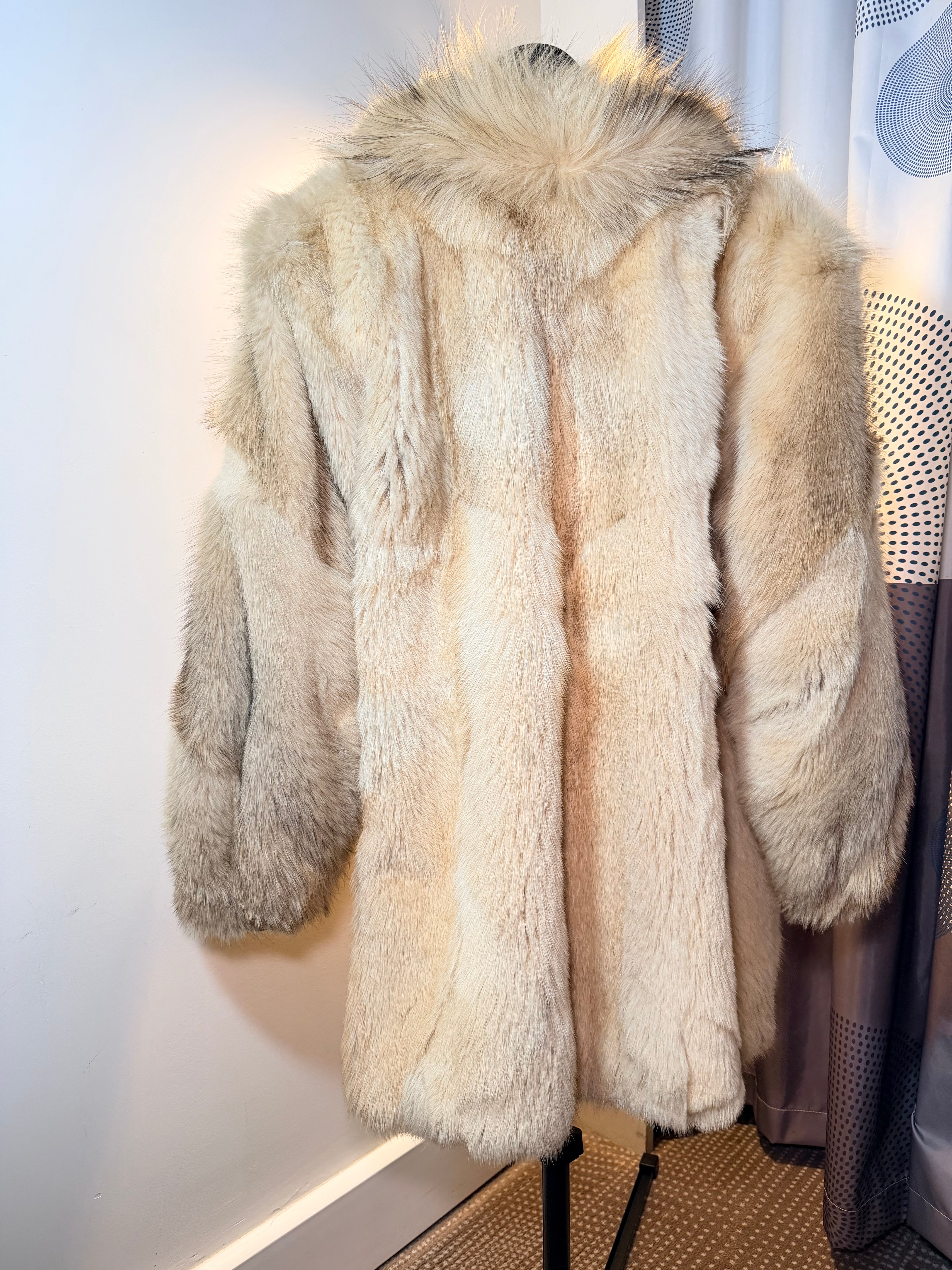 Vintage Red Fox Fur Coat – Natural Blonde (Medium)
