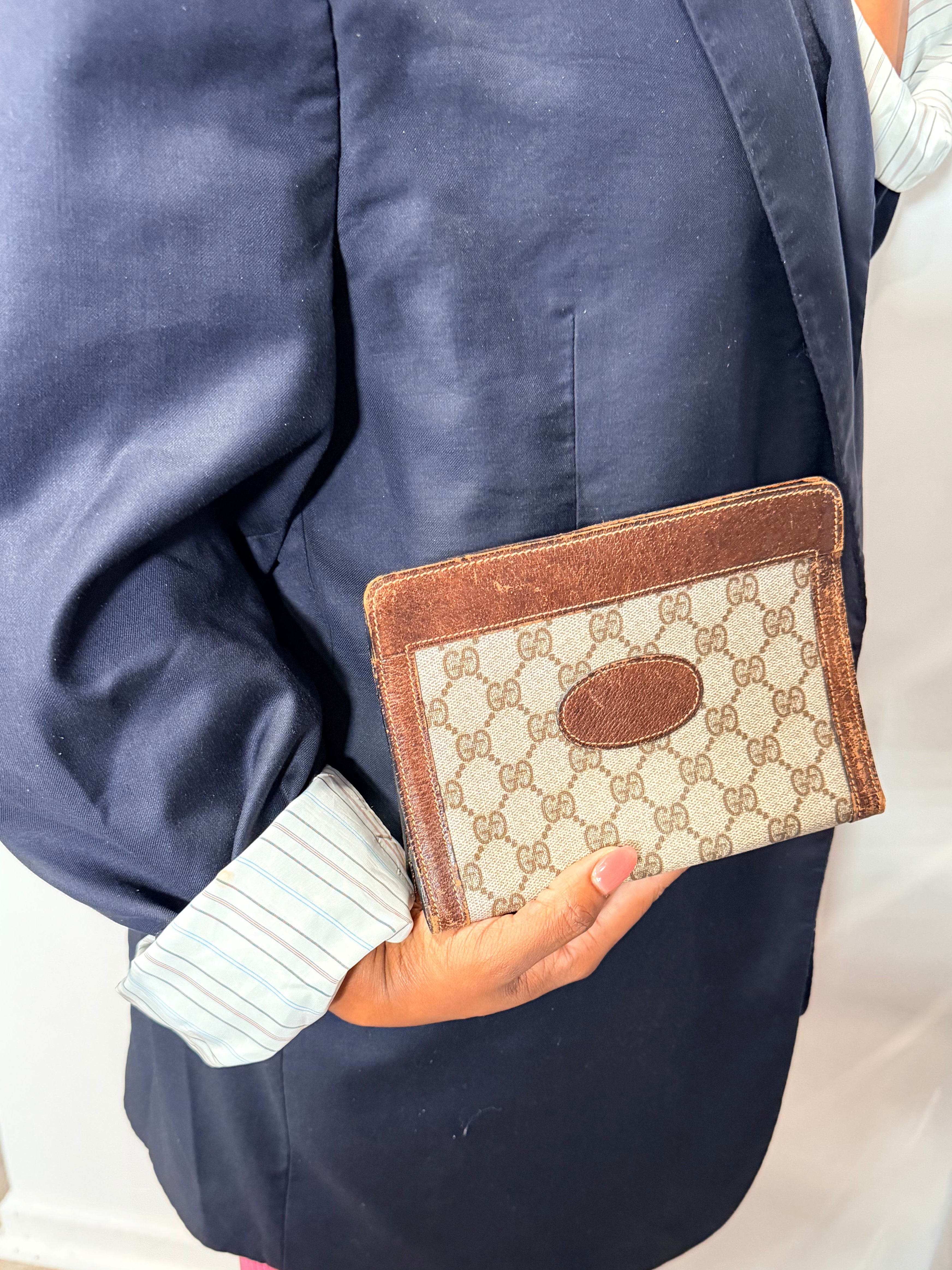Gucci GG Supreme Portfolio Clutch