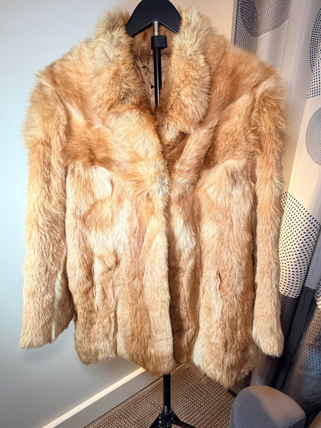 Vintage Fox Fur Coat – Crystal & Honey Tones (Medium)