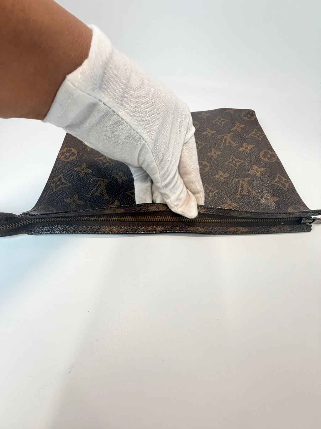 Louis Vuitton Toiletry Pouch 26 – Monogram Canvas