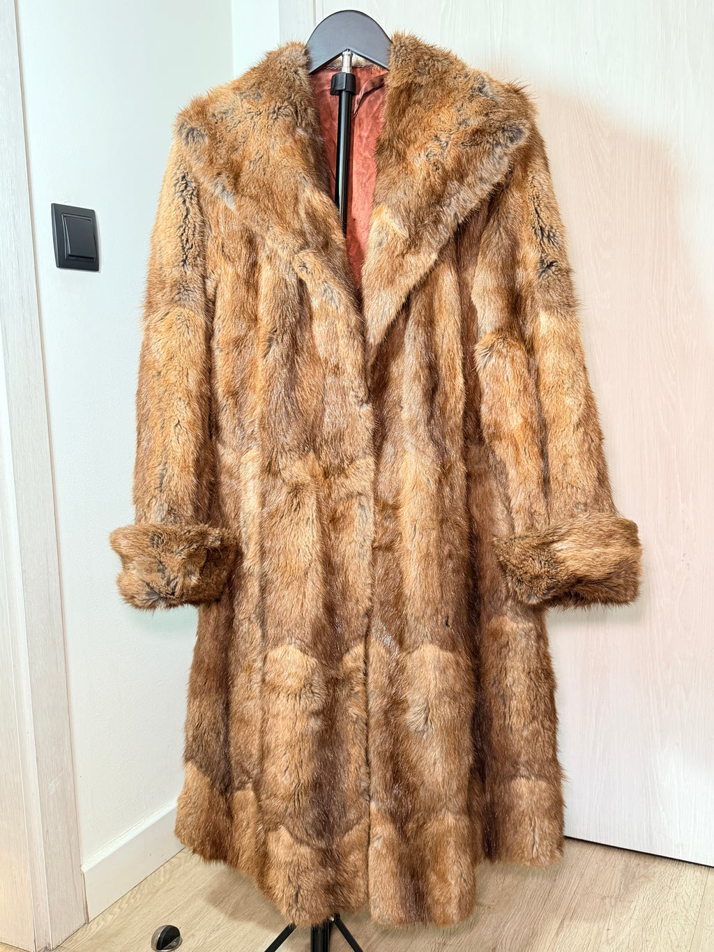 Vintage Real Full-Pelt Beaver Fur Coat – Golden Brown (Large)