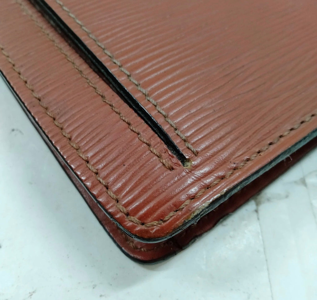 Louis Vuitton Epi Série Dragonne Clutch – Kenyan Fawn
