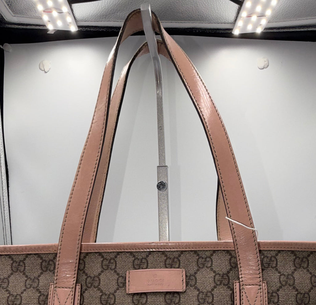 Gucci GG Supreme Tote Bag in Pink