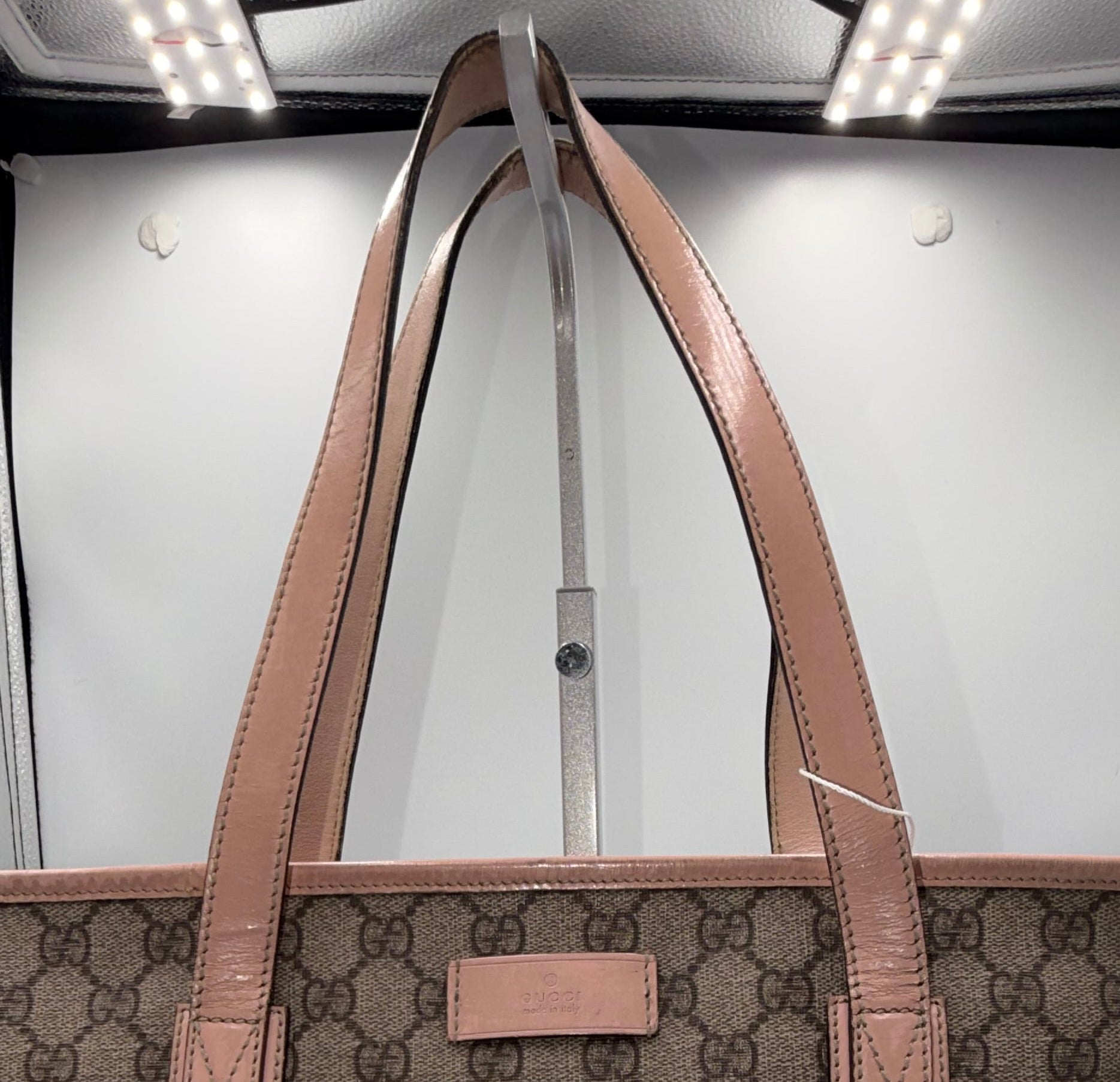 Gucci GG Supreme Tote Bag in Pink