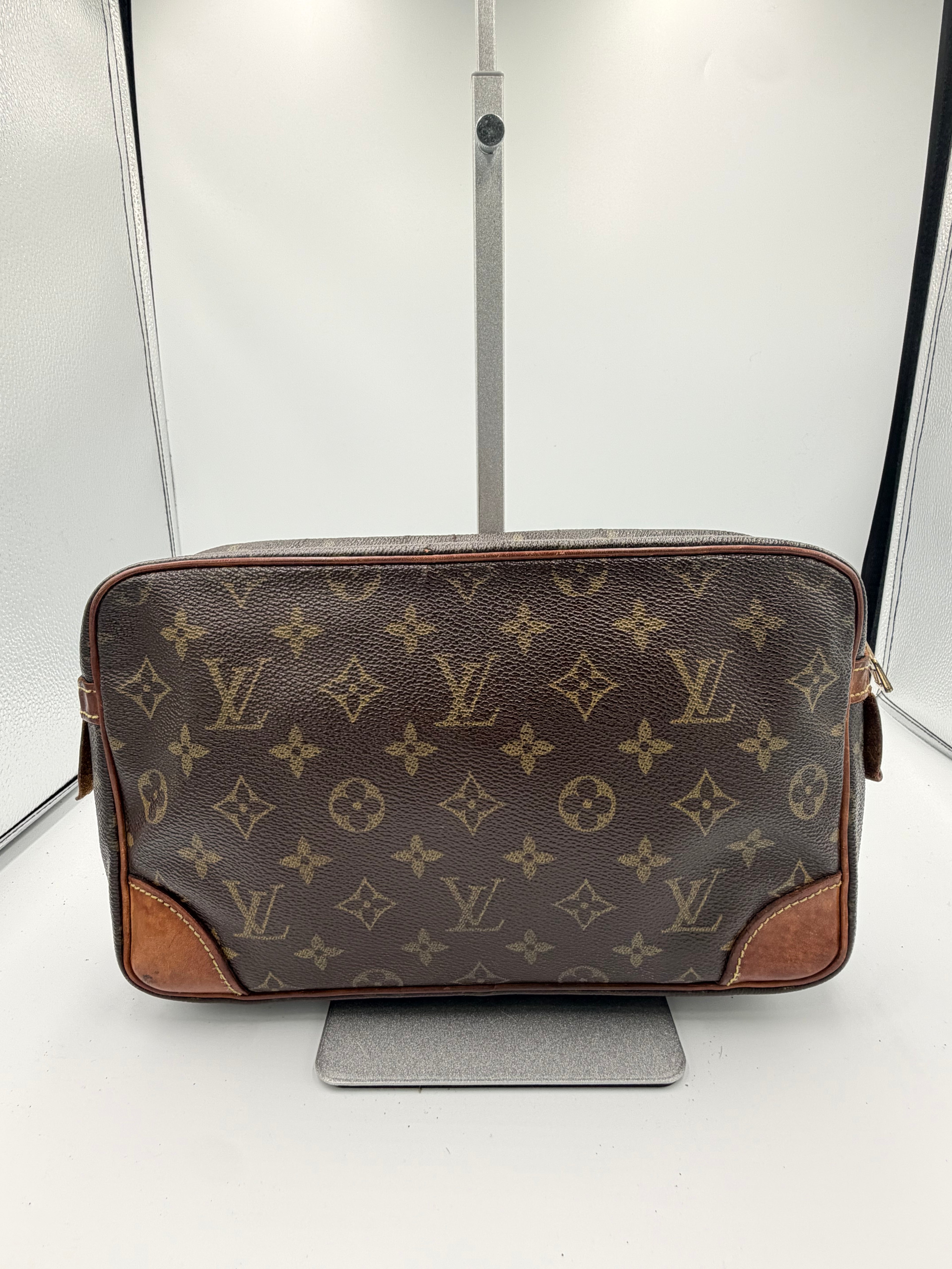 Louis Vuitton Compiègne 28 Clutch Bag