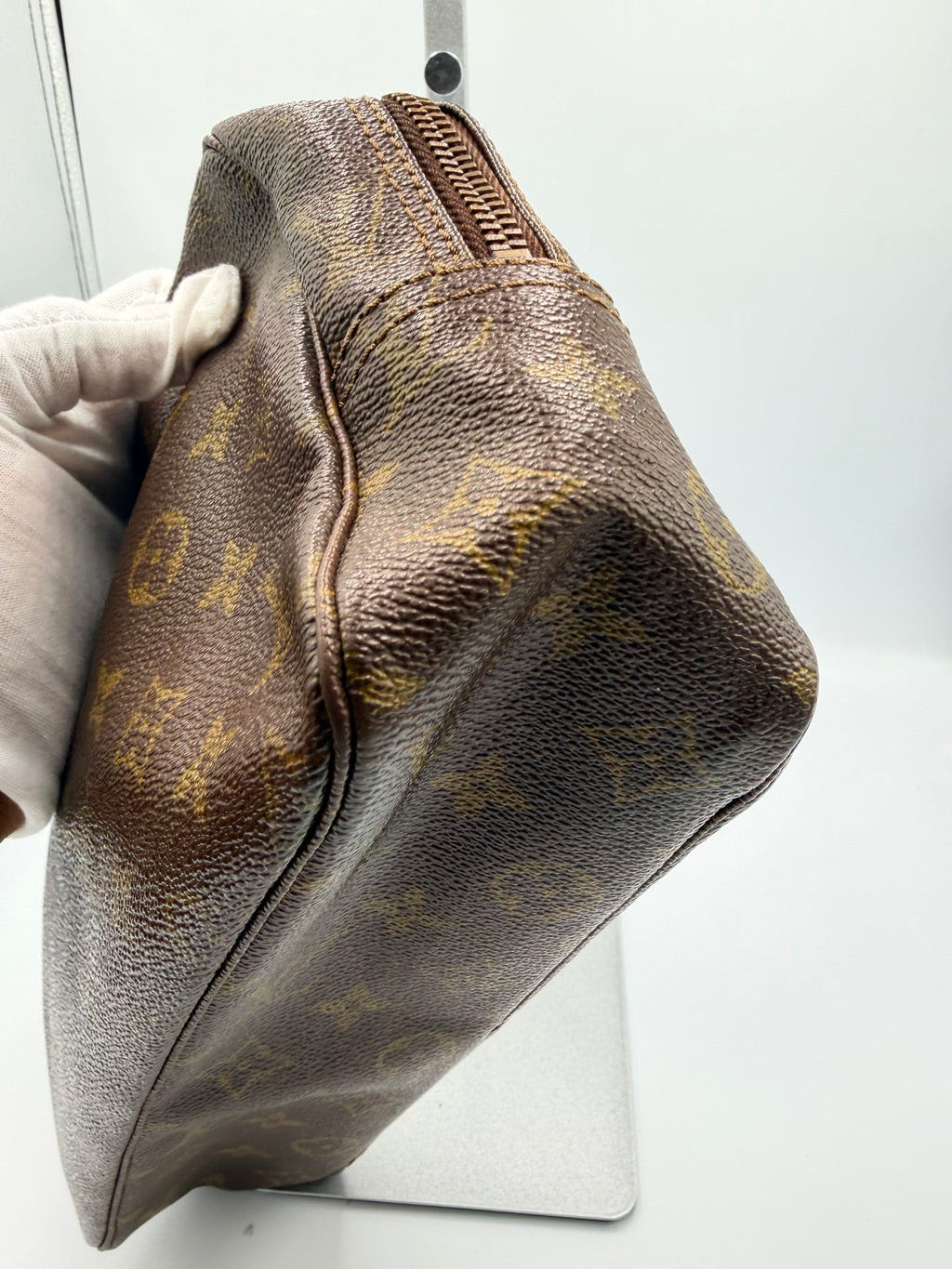 Louis Vuitton Monogram Toiletry Trousse 28 Pouch / Clutch